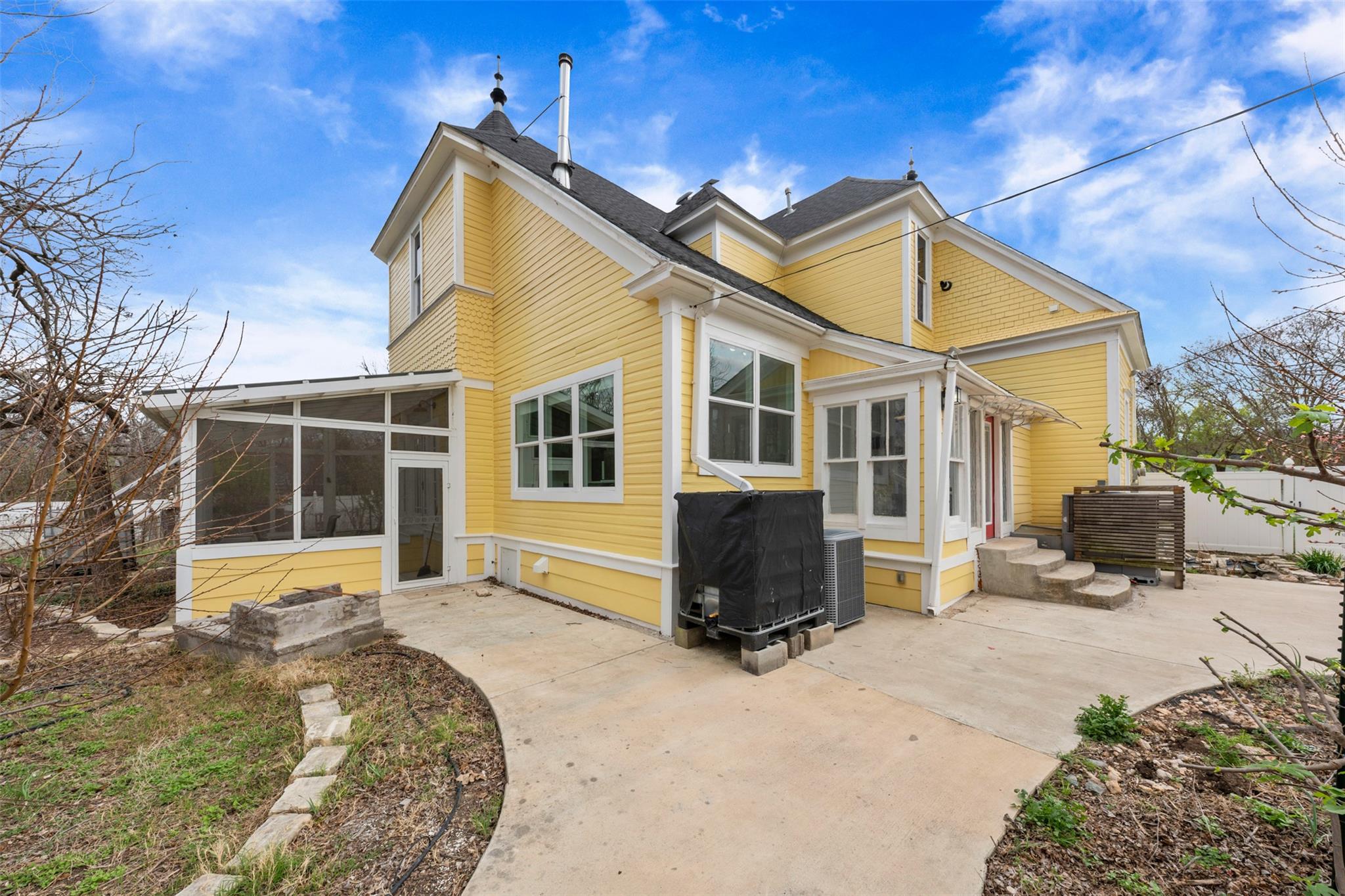 300 Estelle Rice Dr, Moody, TX 76557