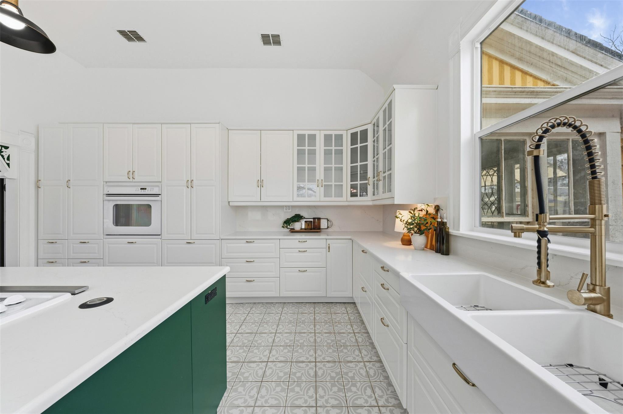 300 Estelle Rice Dr, Moody, TX 76557