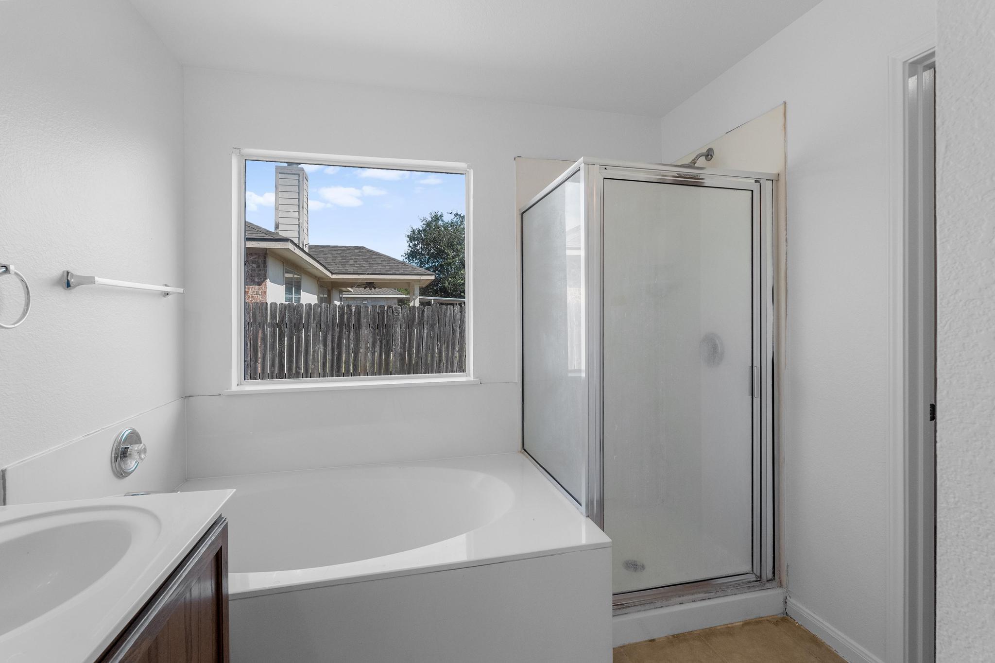 114 Gainer Dr, Hutto, TX 78634