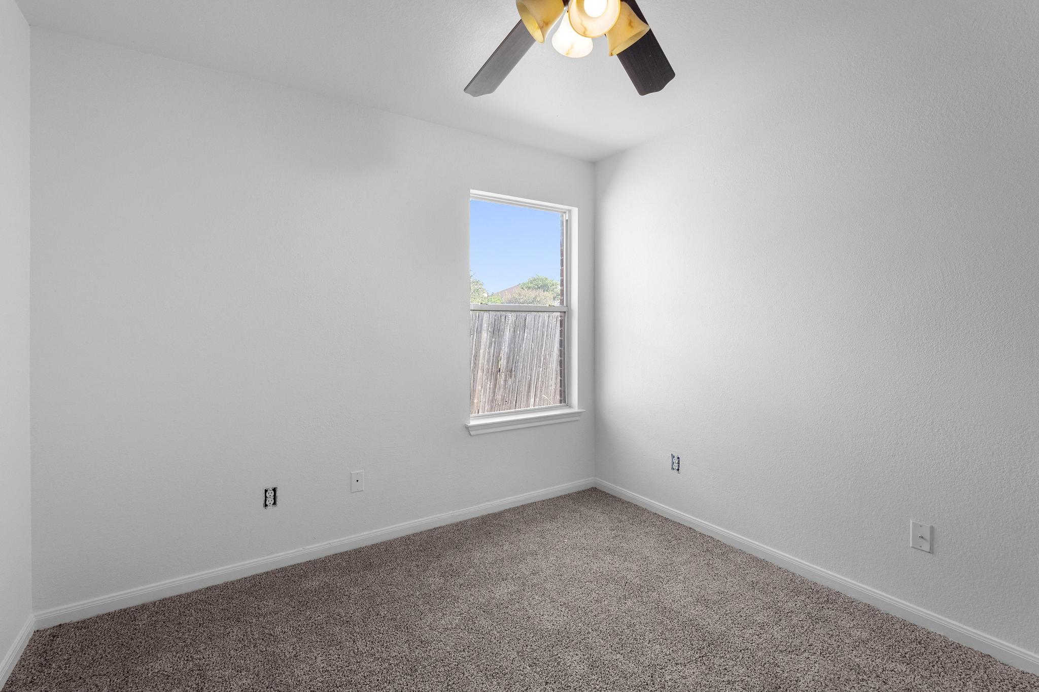 114 Gainer Dr, Hutto, TX 78634