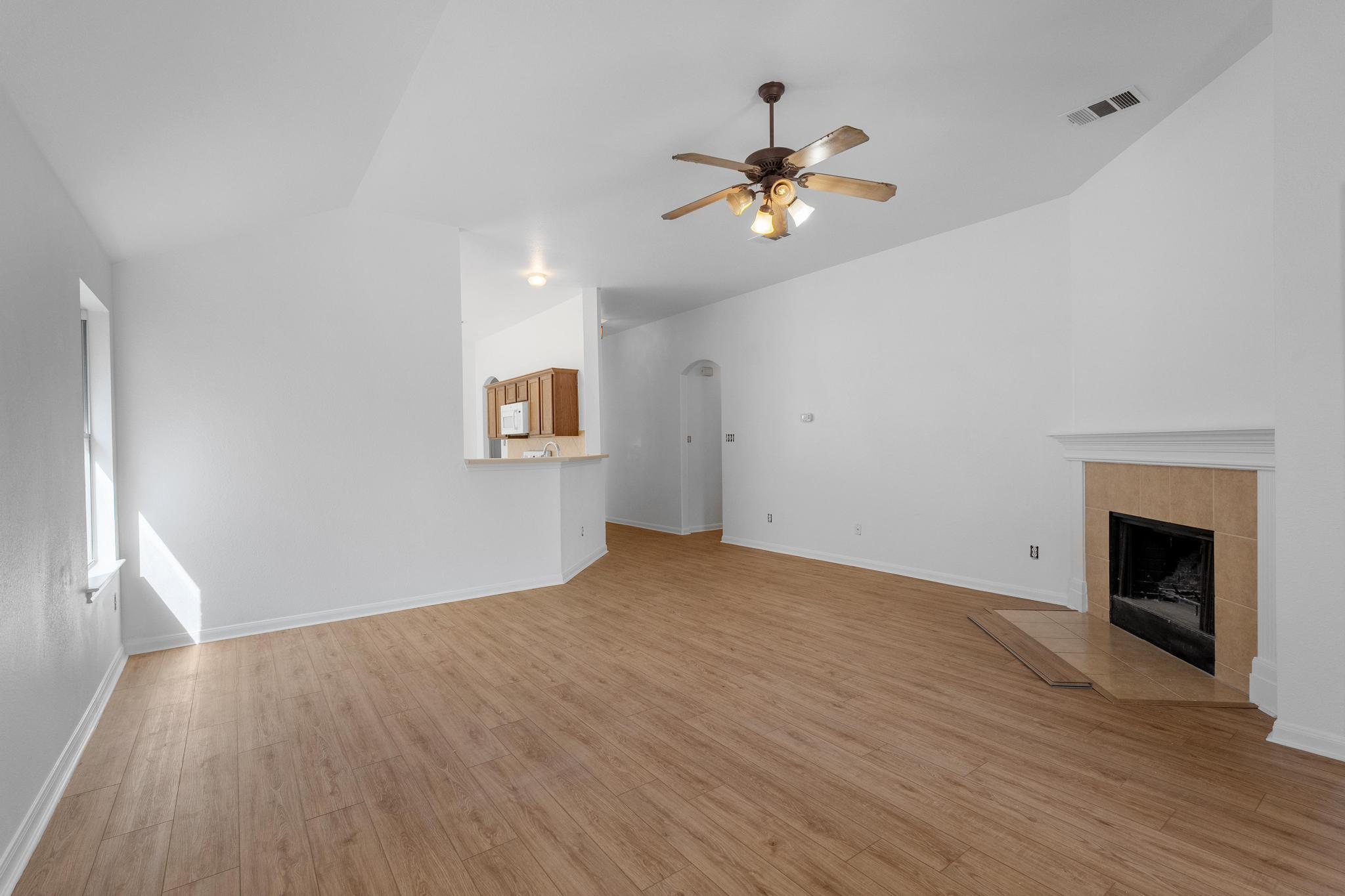 114 Gainer Dr, Hutto, TX 78634