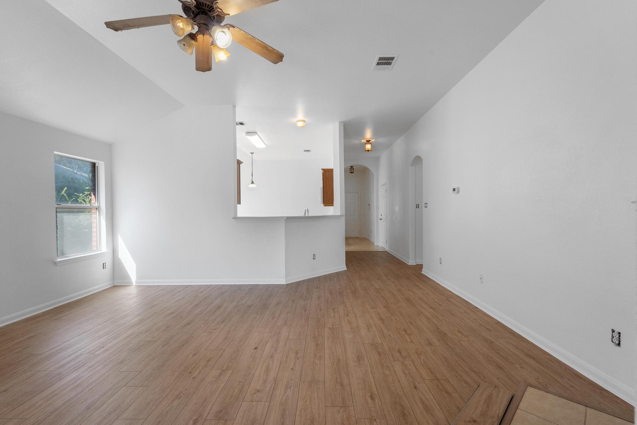 114 Gainer Dr, Hutto, TX 78634