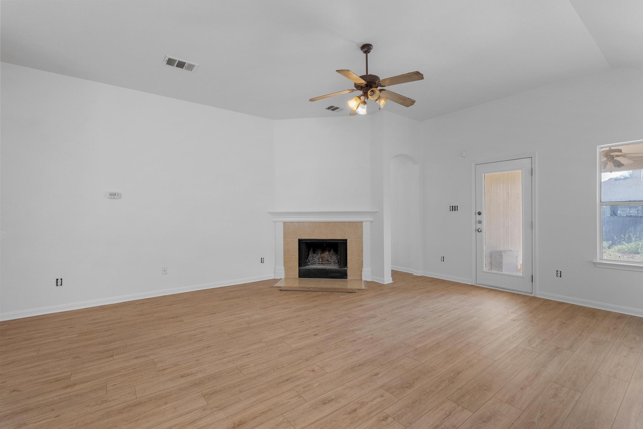 114 Gainer Dr, Hutto, TX 78634