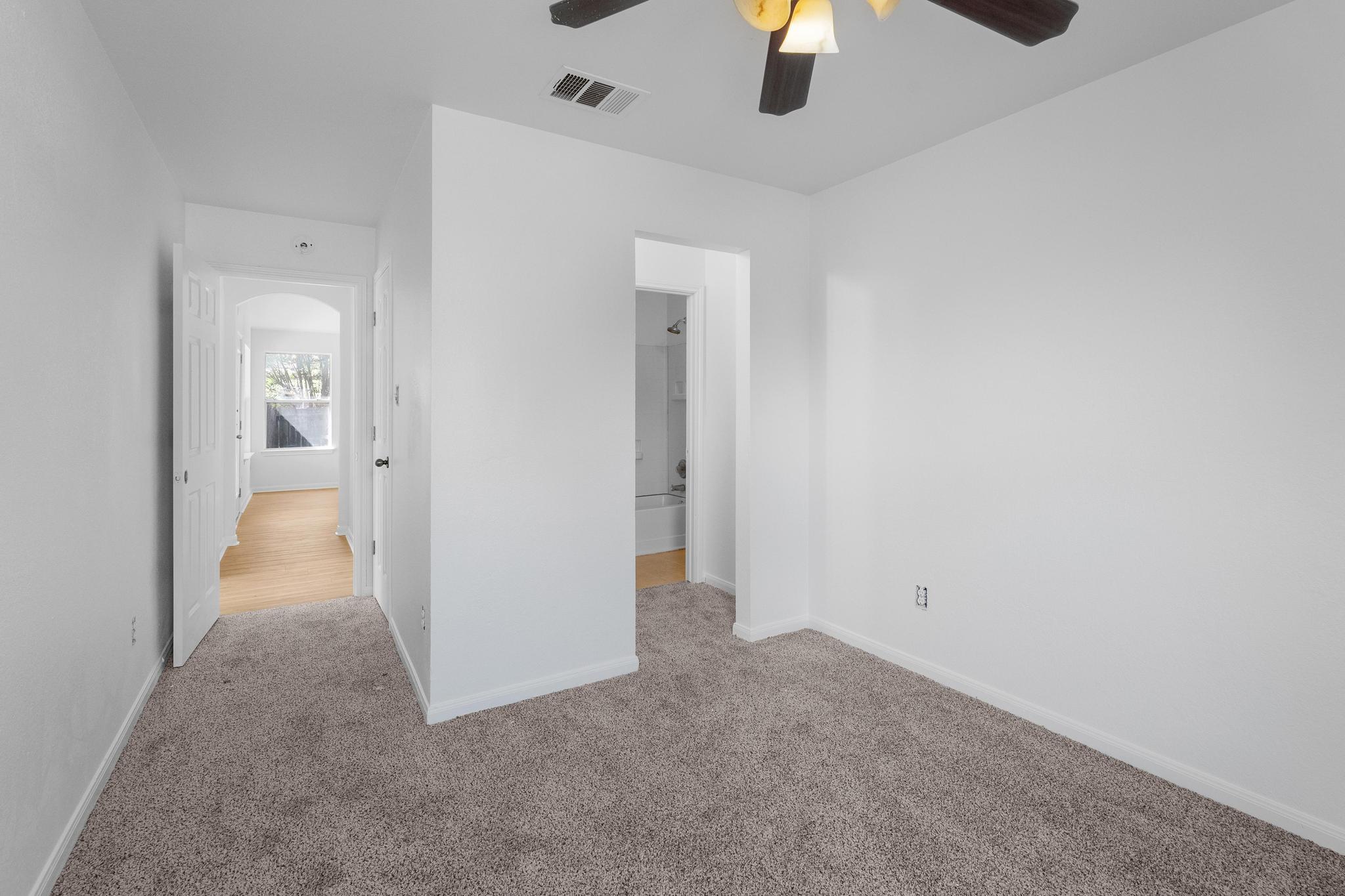 114 Gainer Dr, Hutto, TX 78634