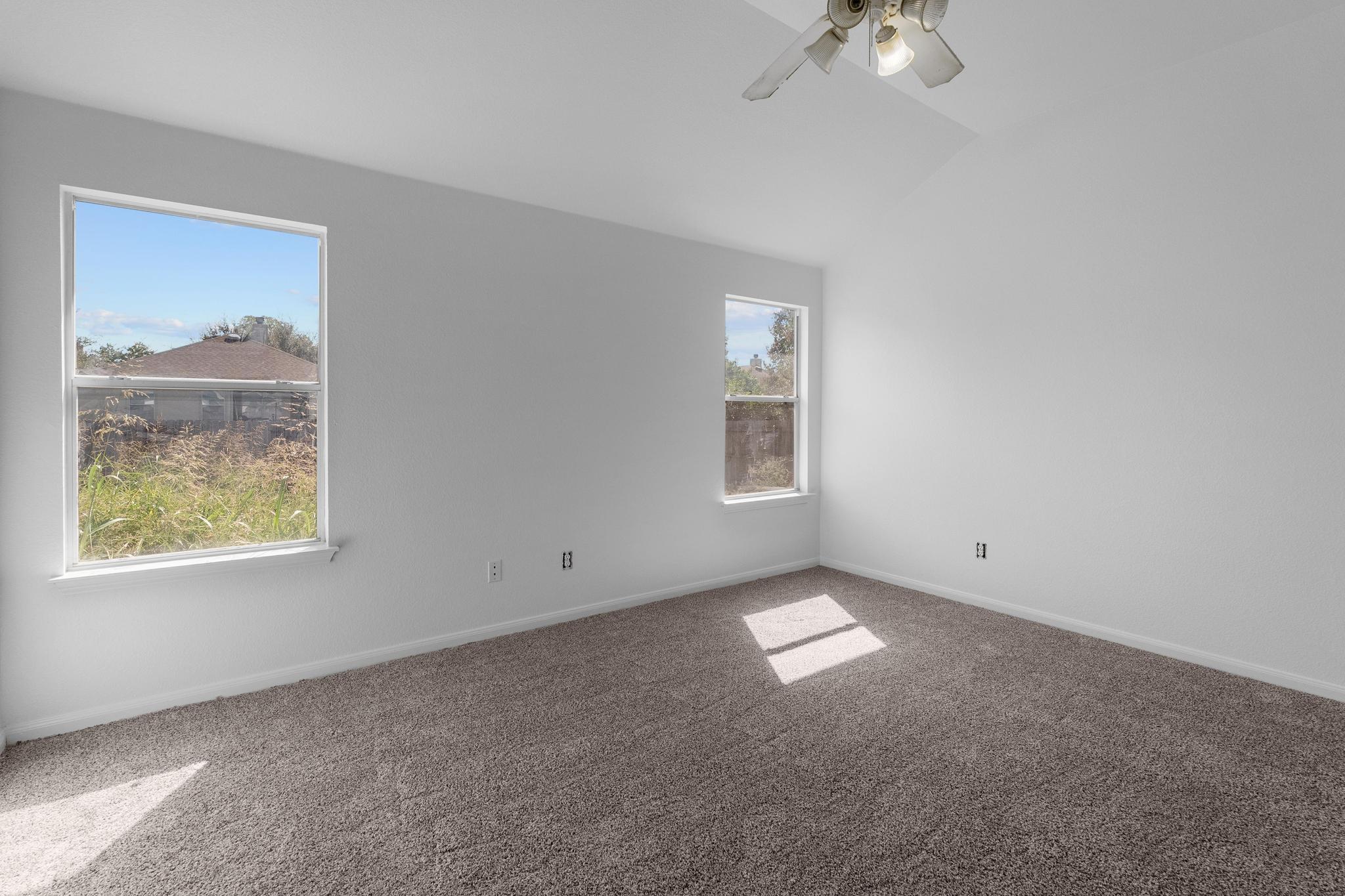 114 Gainer Dr, Hutto, TX 78634