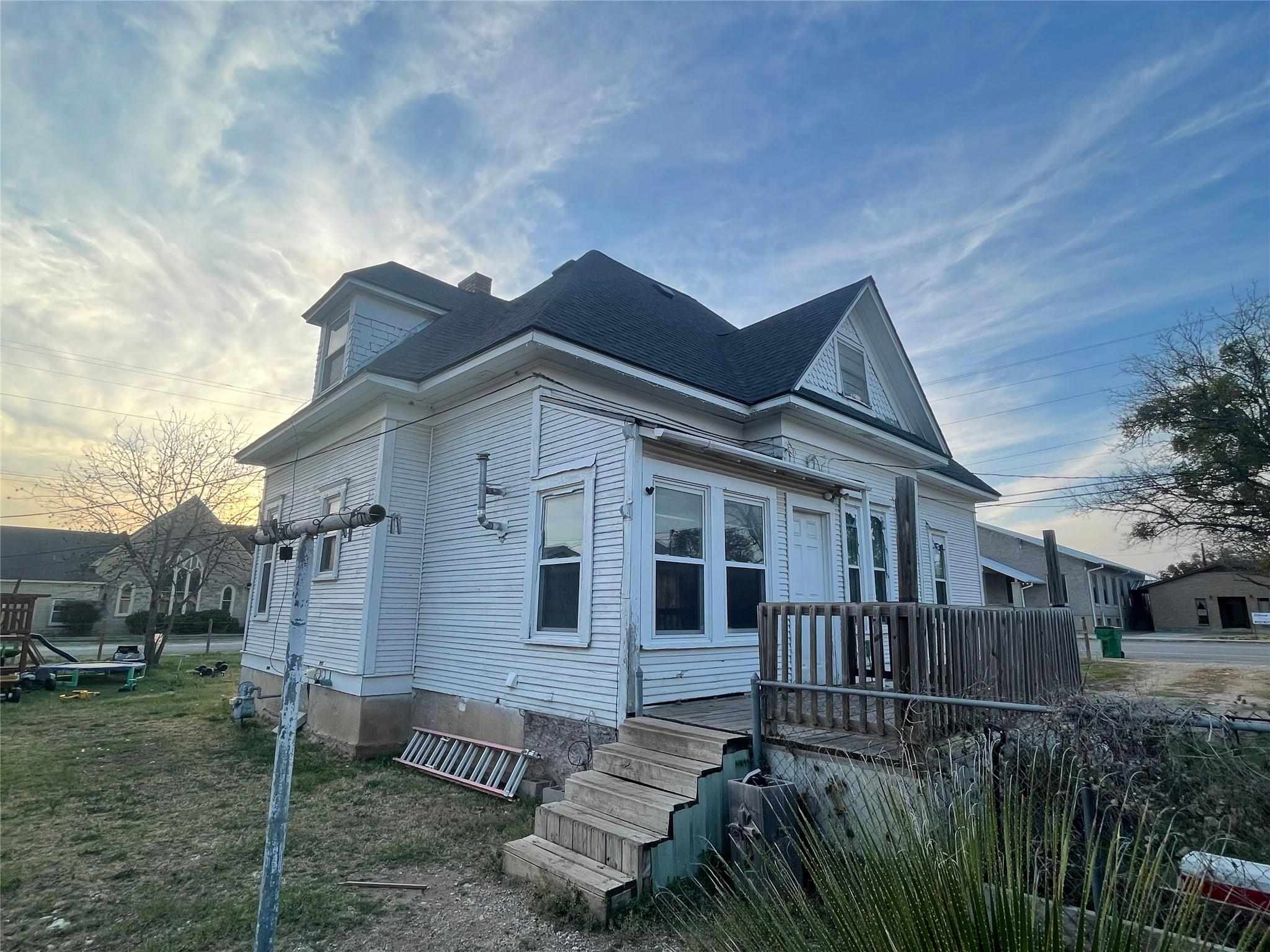 215 W Main St, Lometa, TX 76853