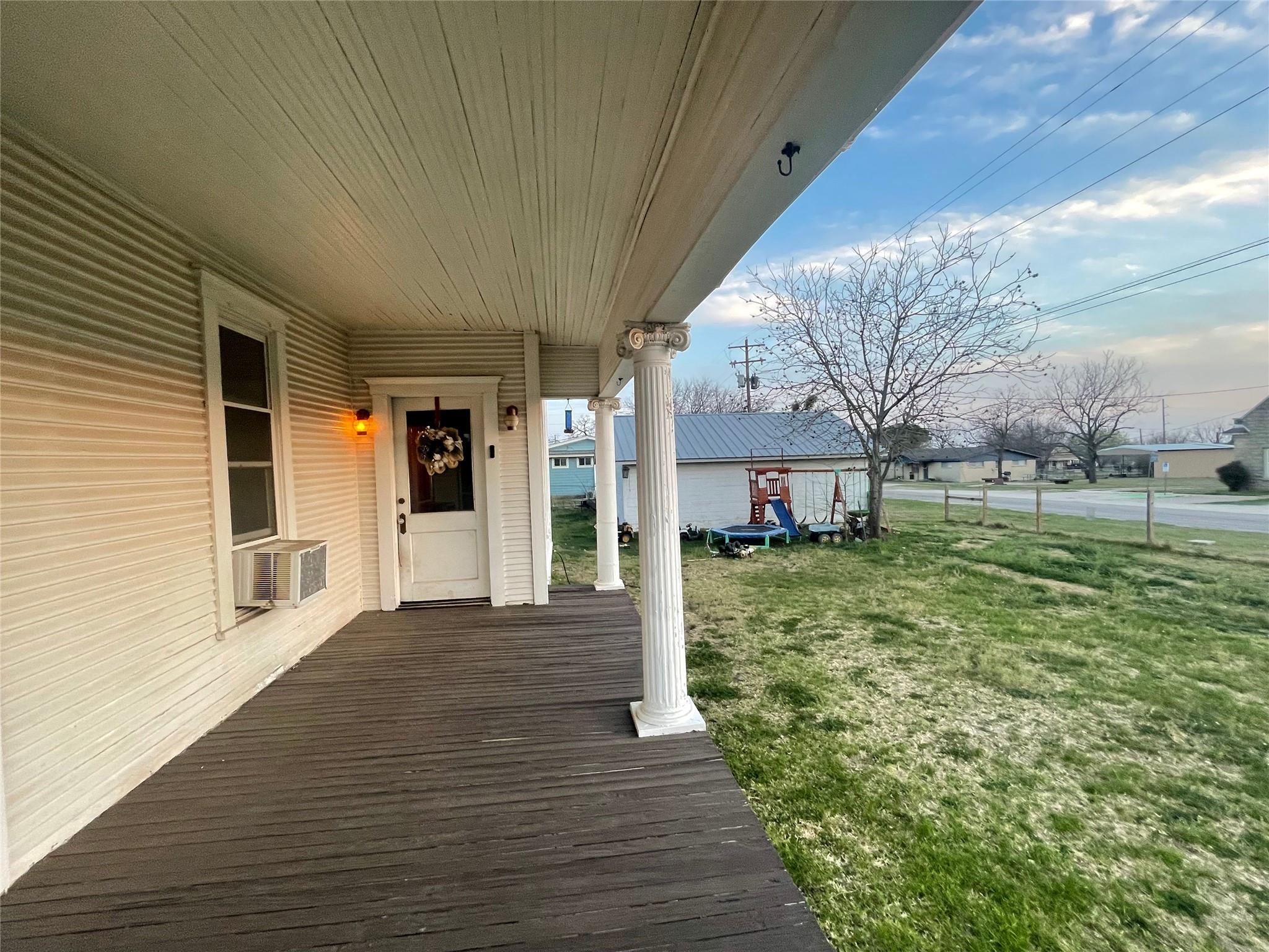 215 W Main St, Lometa, TX 76853