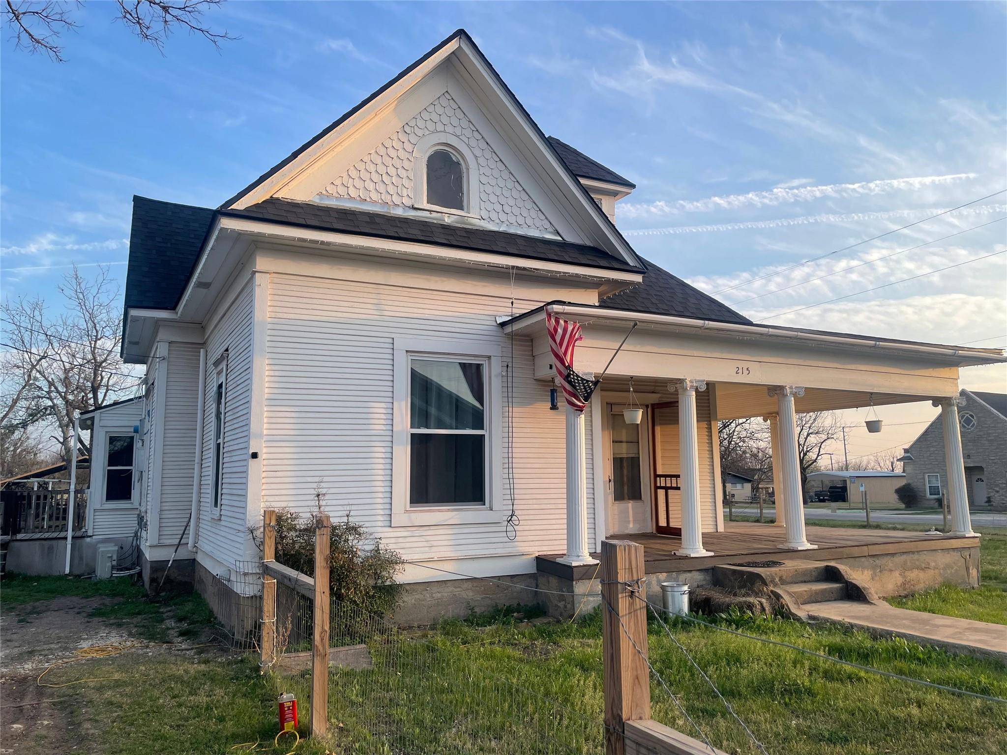 215 W Main St, Lometa, TX 76853