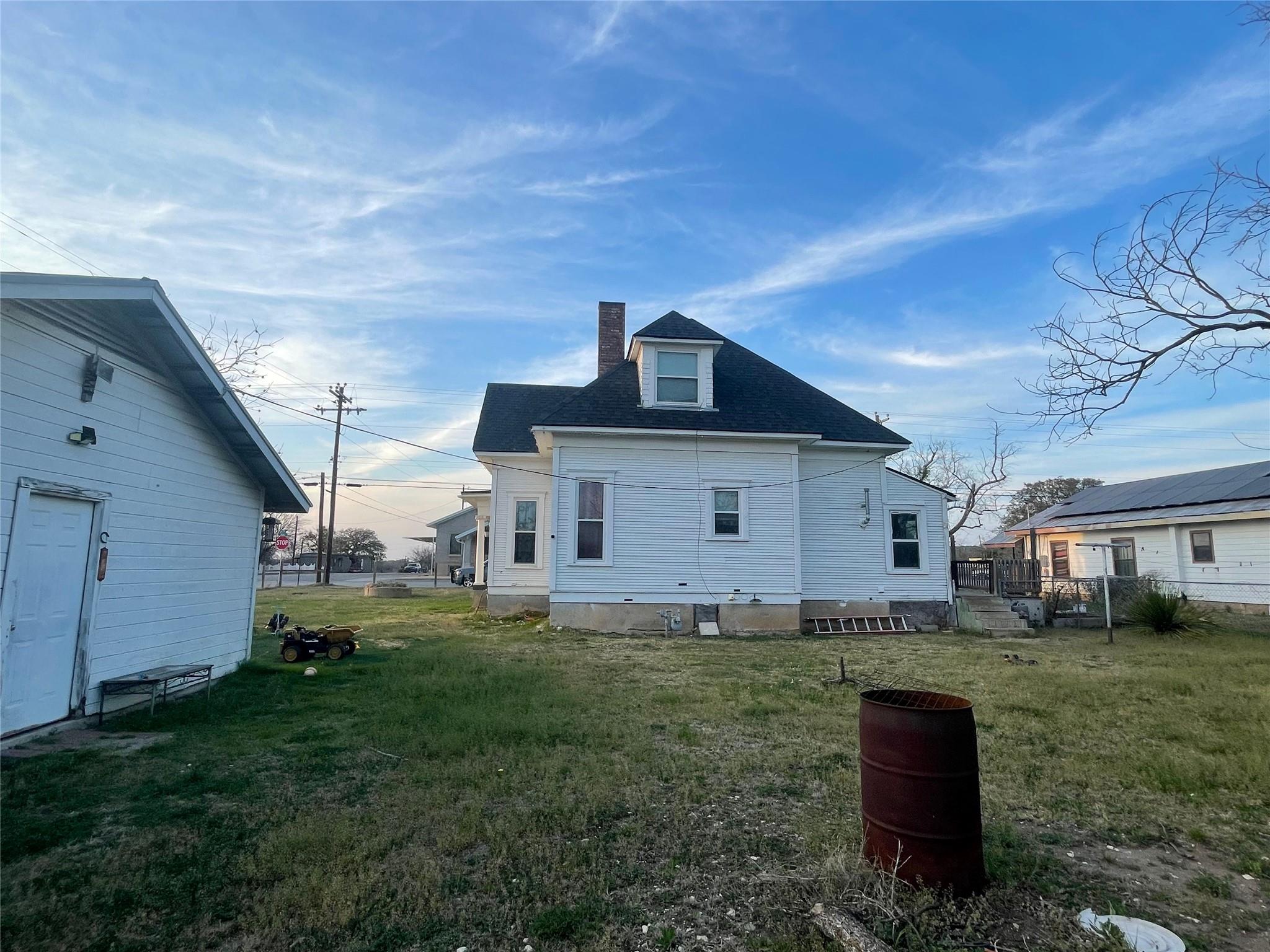 215 W Main St, Lometa, TX 76853