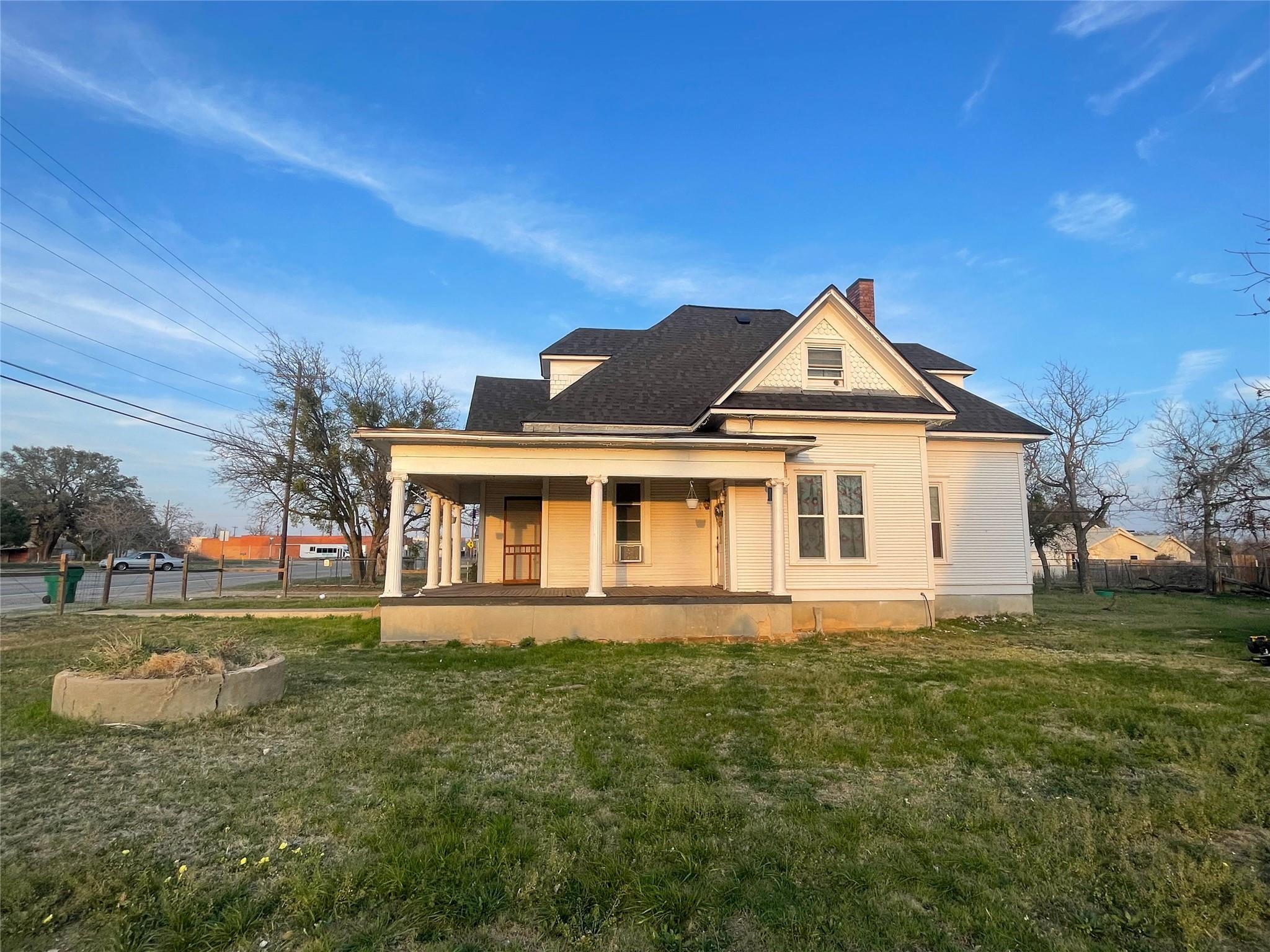 215 W Main St, Lometa, TX 76853