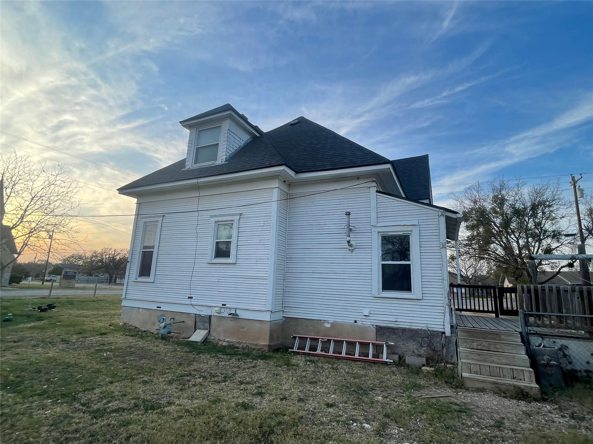 215 W Main St, Lometa, TX 76853