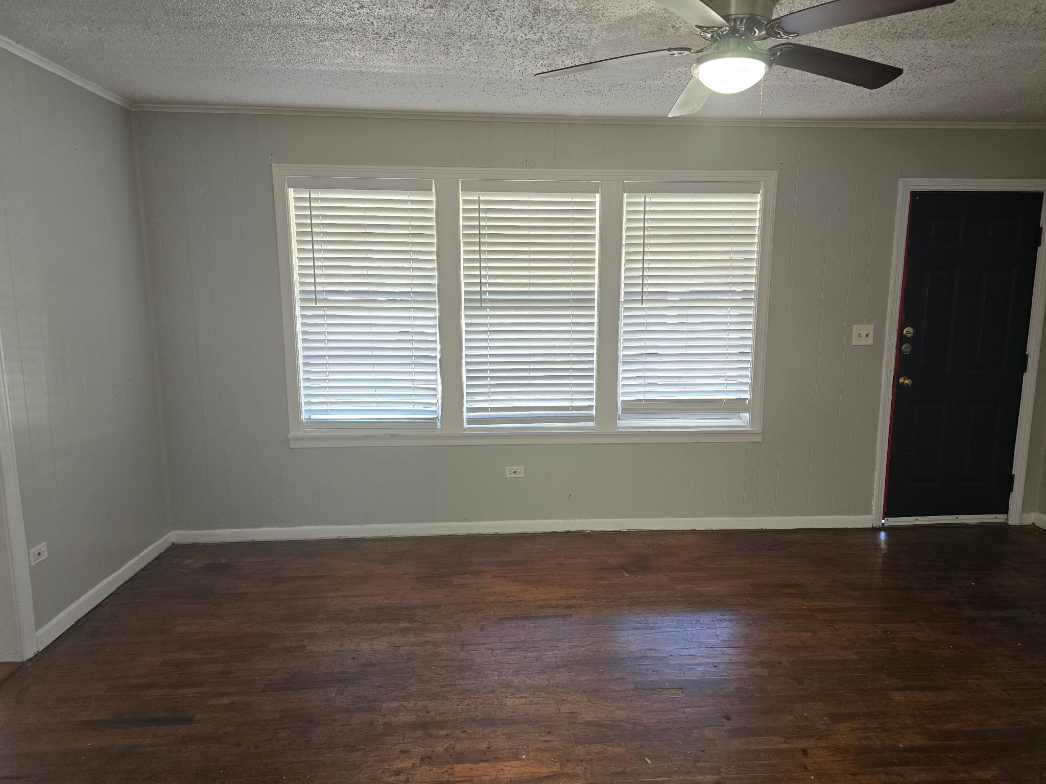 305 N 5th St, Thorndale, TX 76577