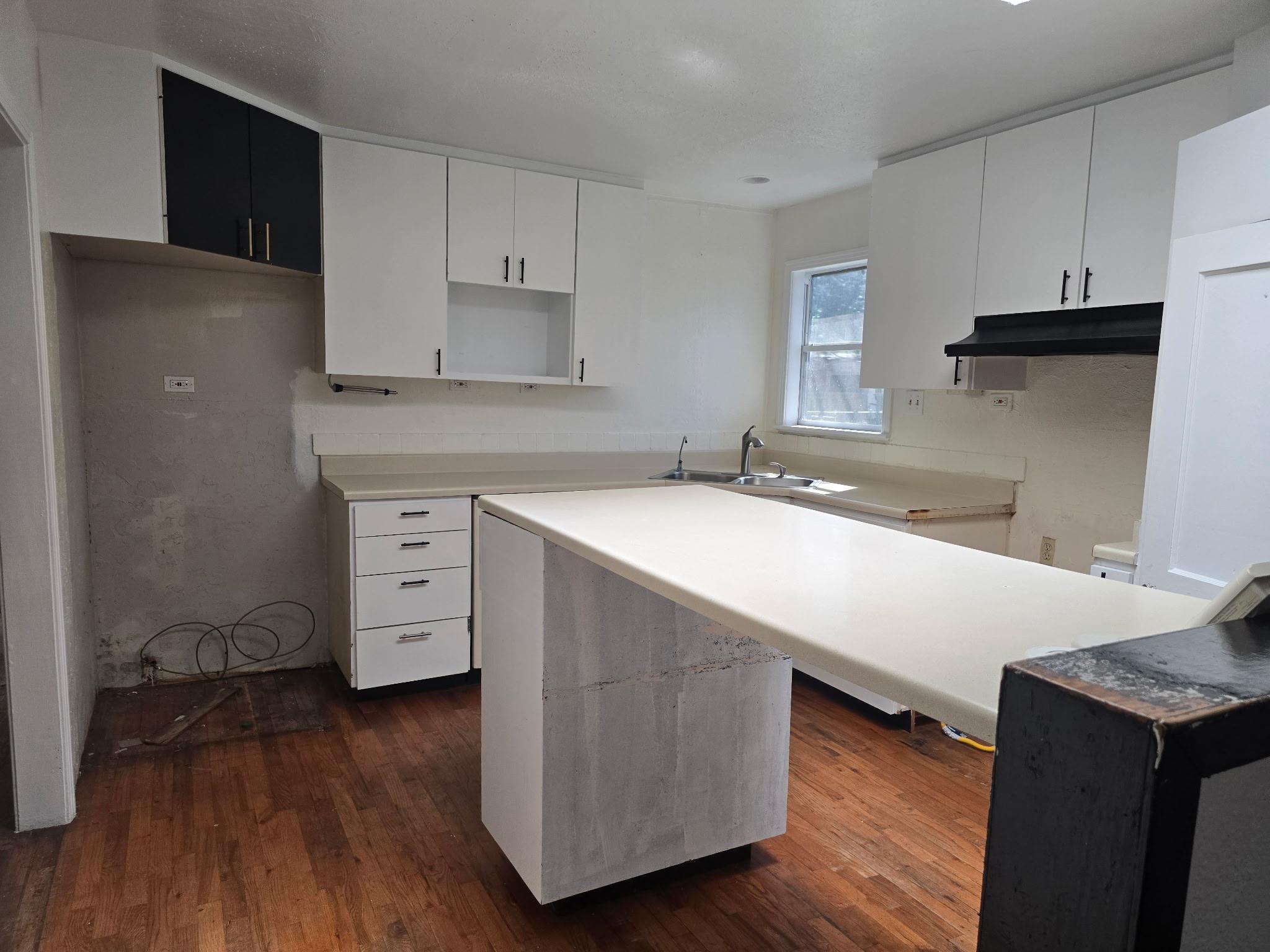 305 N 5th St, Thorndale, TX 76577