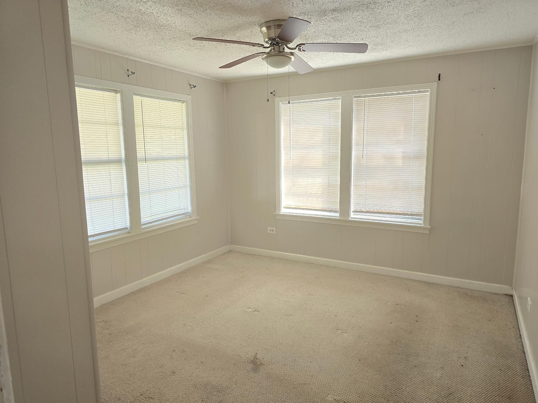 305 N 5th St, Thorndale, TX 76577