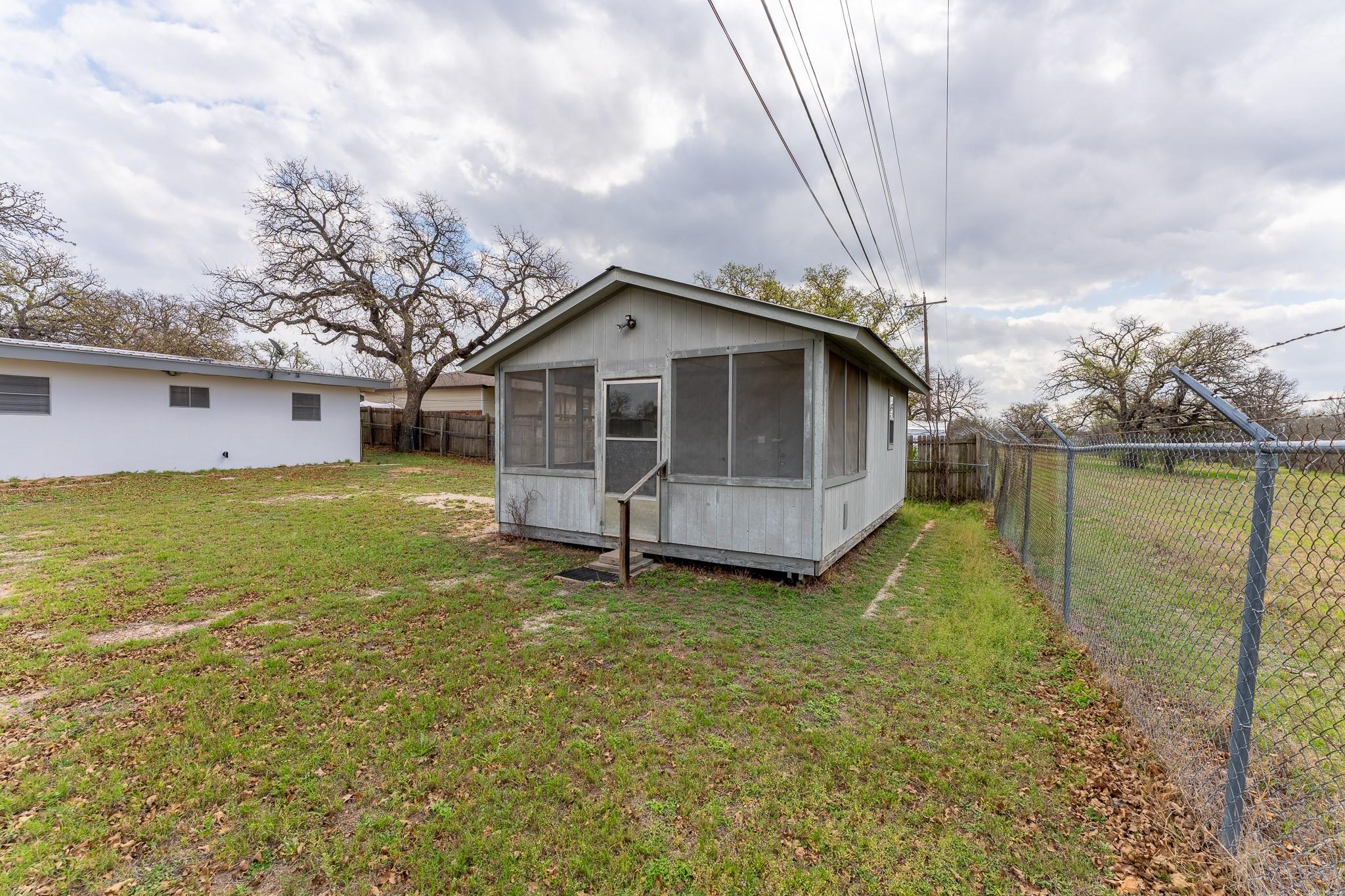 439 Elm Dr, Kingsland, TX 78639