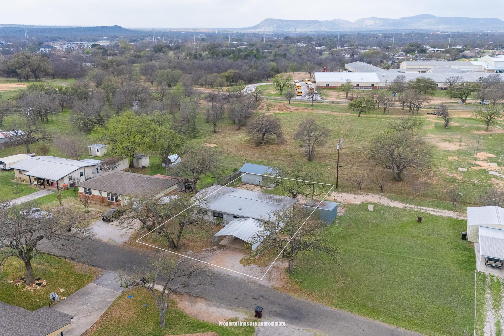 439 Elm Dr, Kingsland, TX 78639