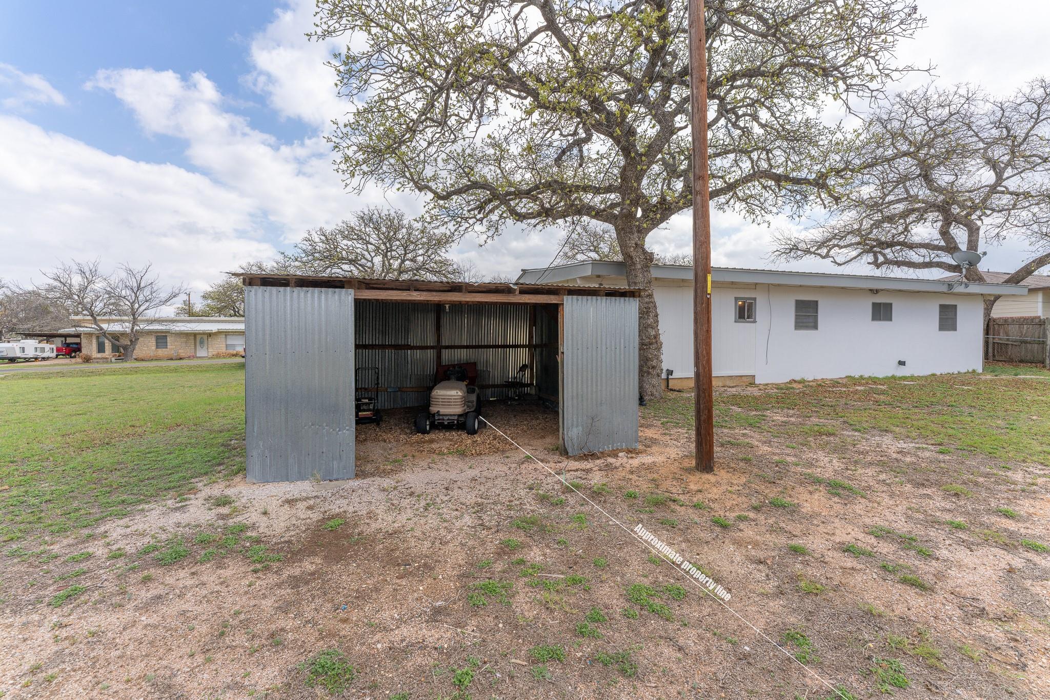 439 Elm Dr, Kingsland, TX 78639