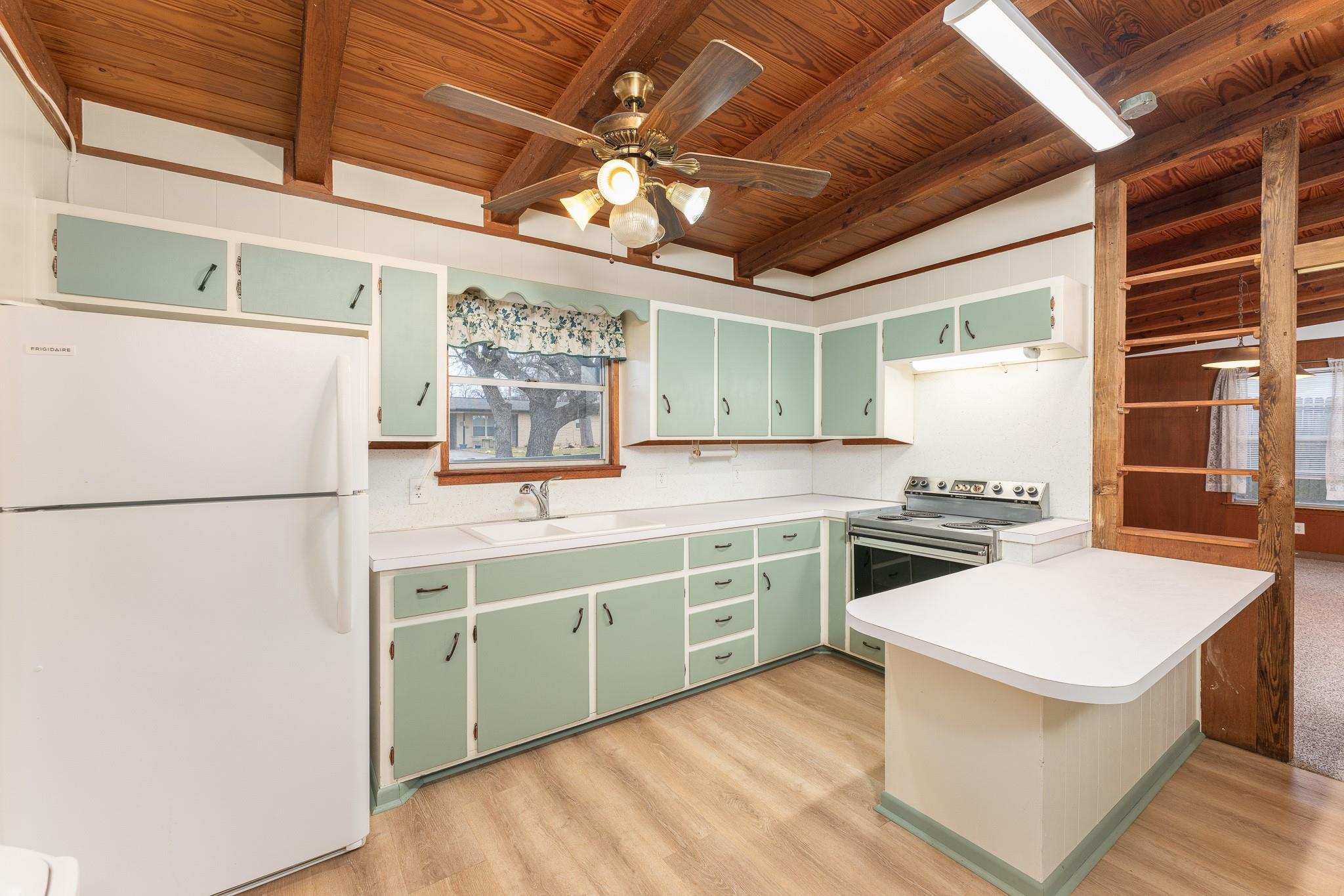 439 Elm Dr, Kingsland, TX 78639