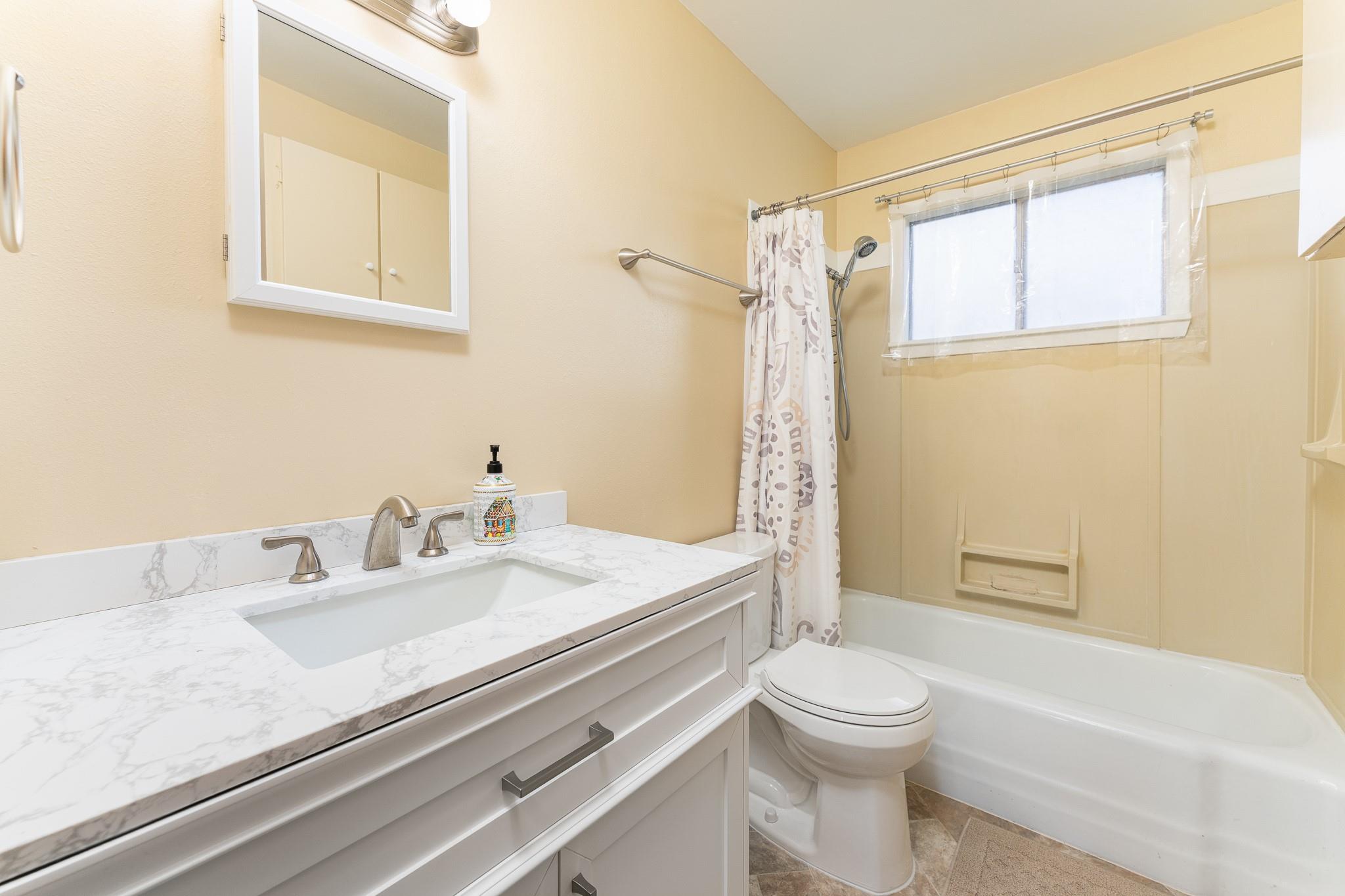 439 Elm Dr, Kingsland, TX 78639