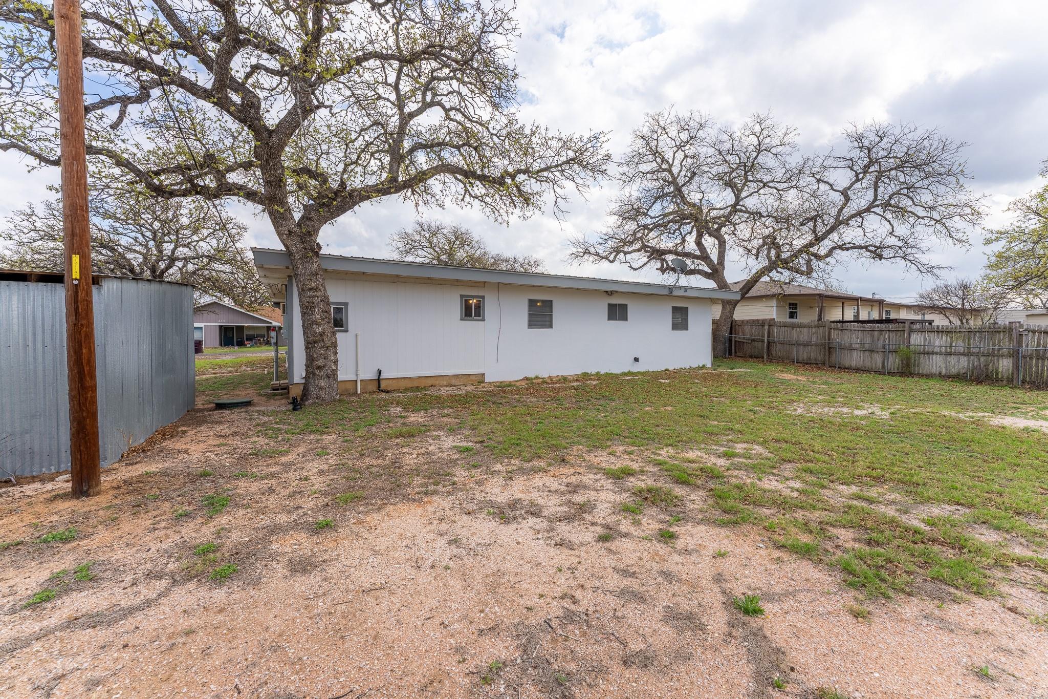 439 Elm Dr, Kingsland, TX 78639