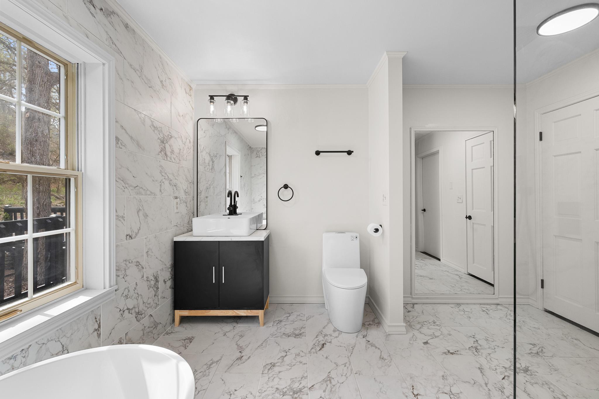 316 Valley View Dr, La Grange, TX 78945