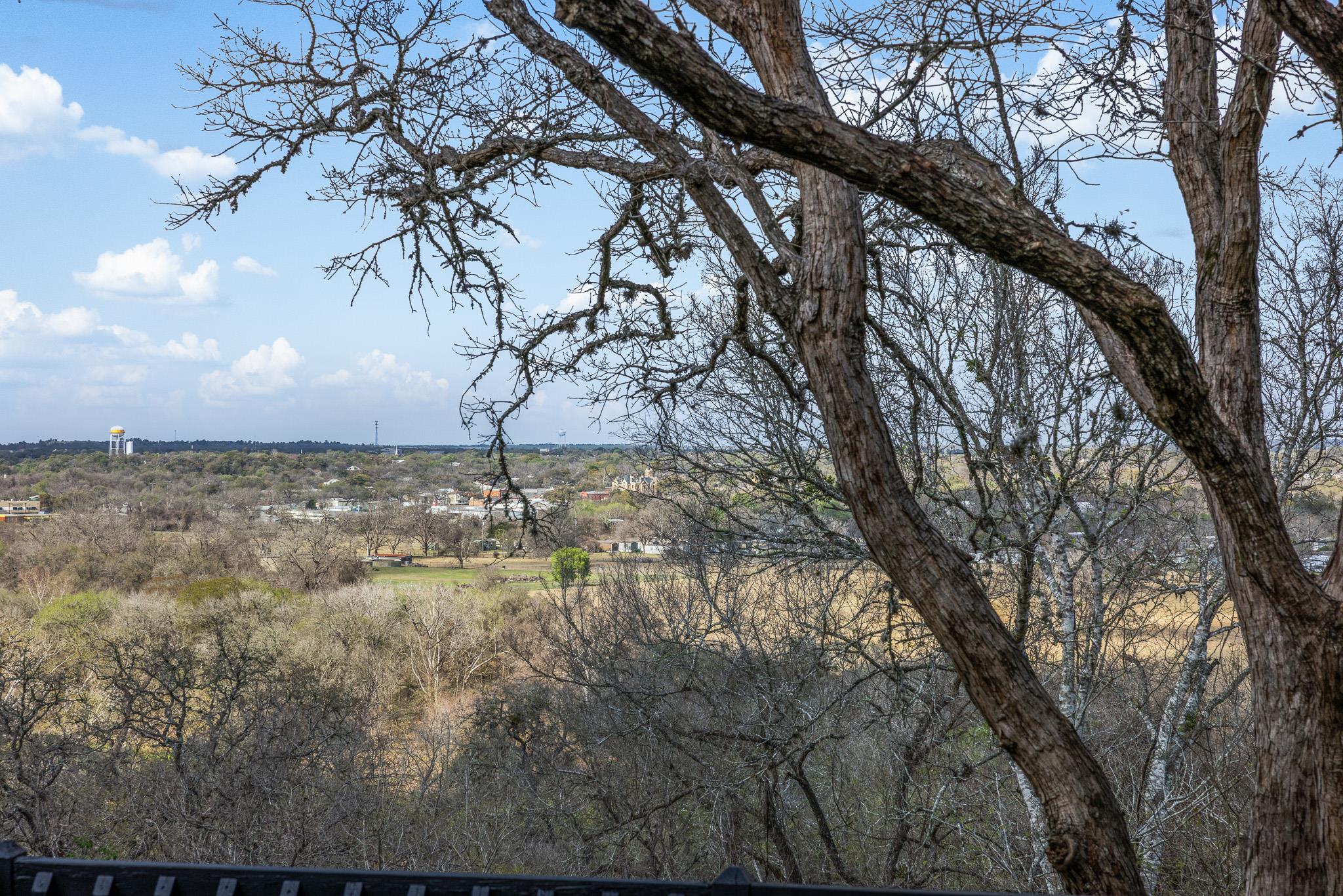 316 Valley View Dr, La Grange, TX 78945