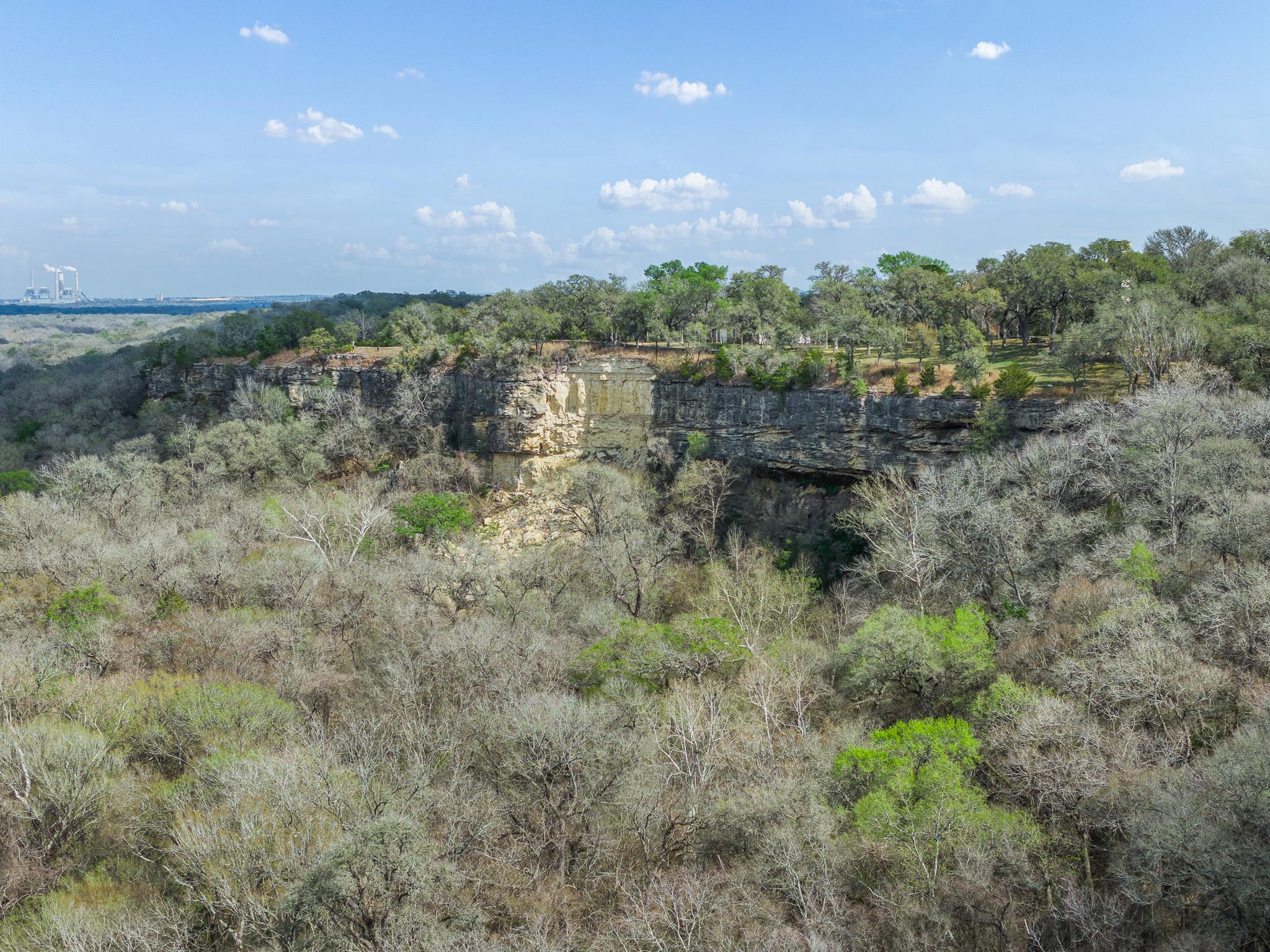 316 Valley View Dr, La Grange, TX 78945