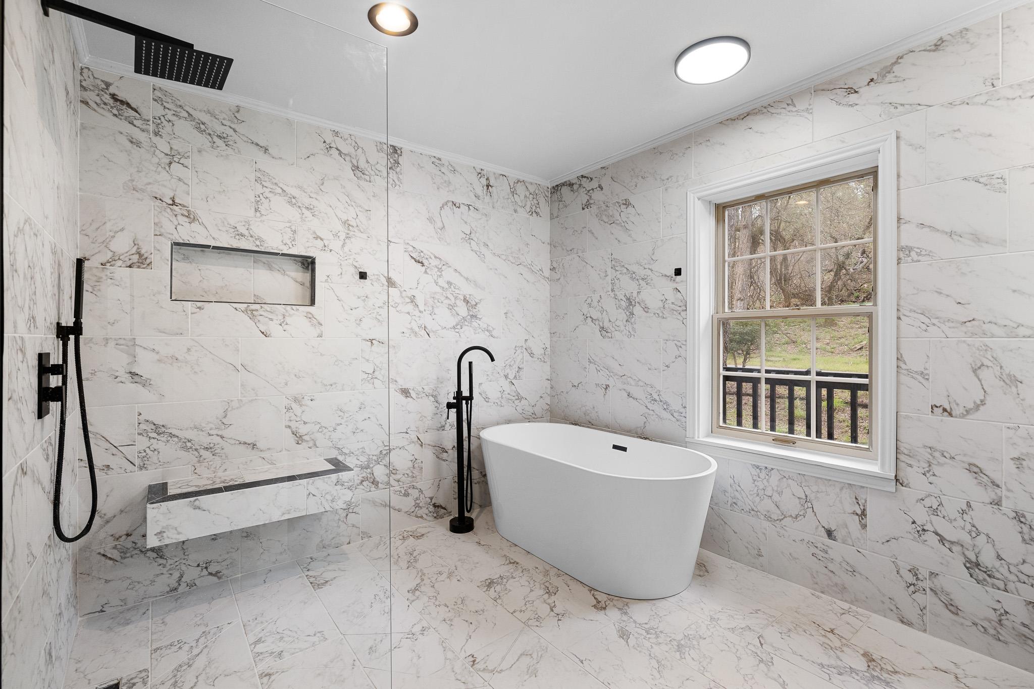 316 Valley View Dr, La Grange, TX 78945