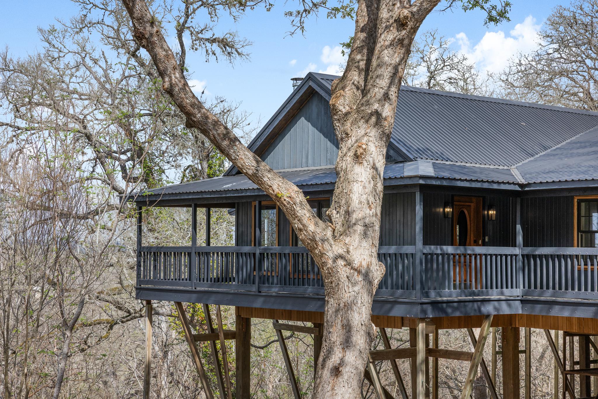 316 Valley View Dr, La Grange, TX 78945