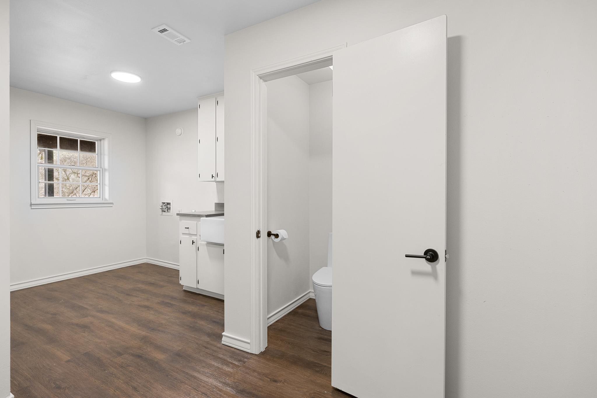 316 Valley View Dr, La Grange, TX 78945