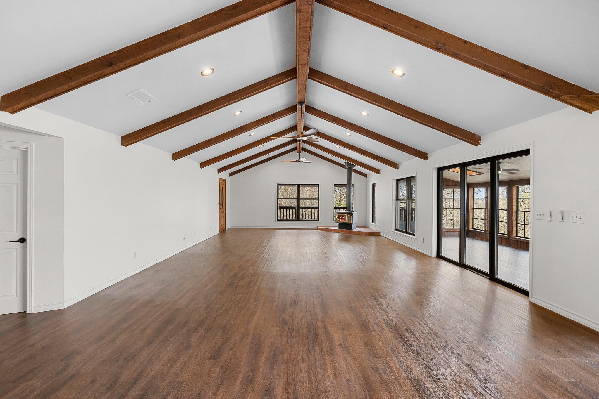 316 Valley View Dr, La Grange, TX 78945