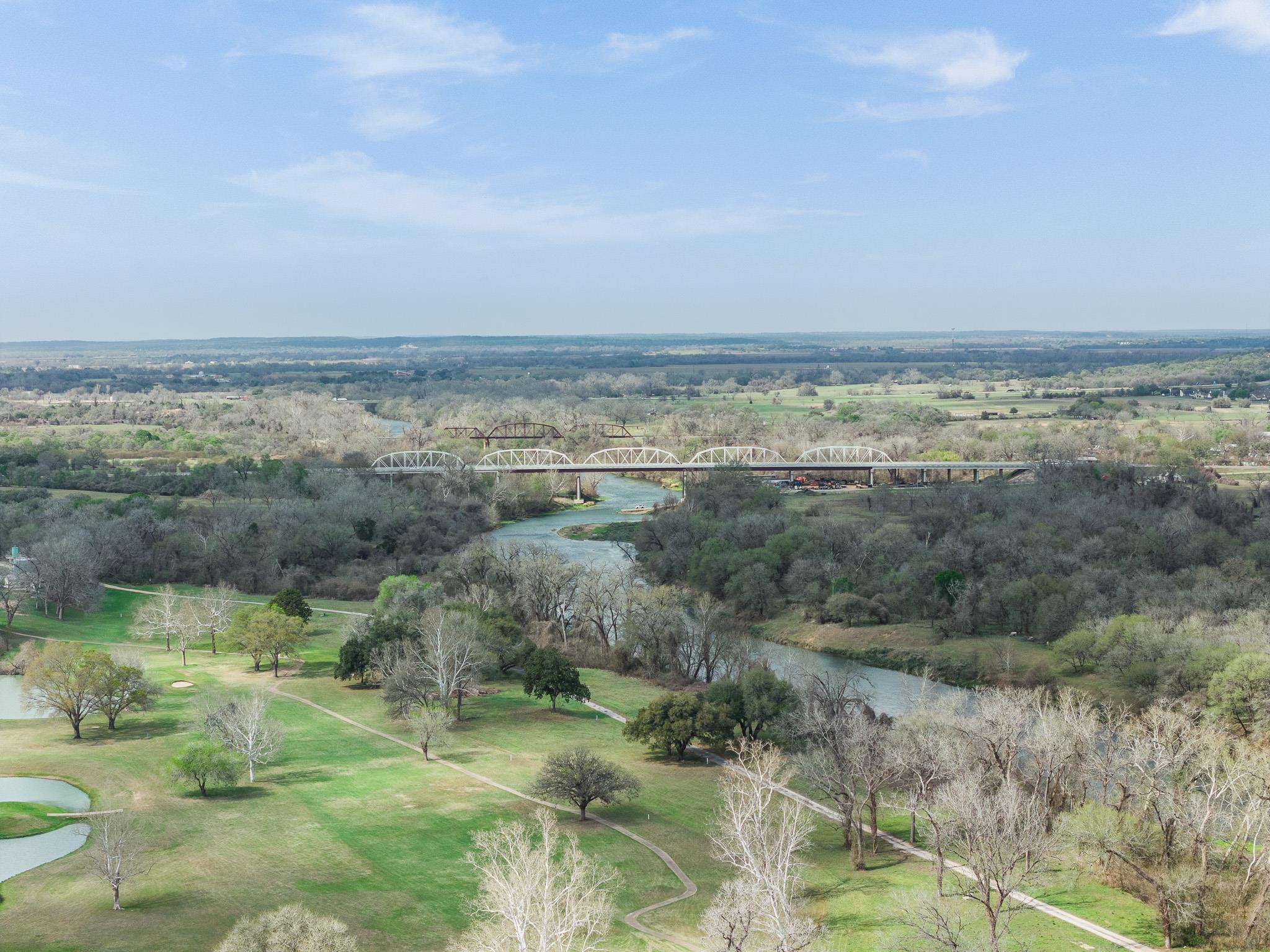 316 Valley View Dr, La Grange, TX 78945