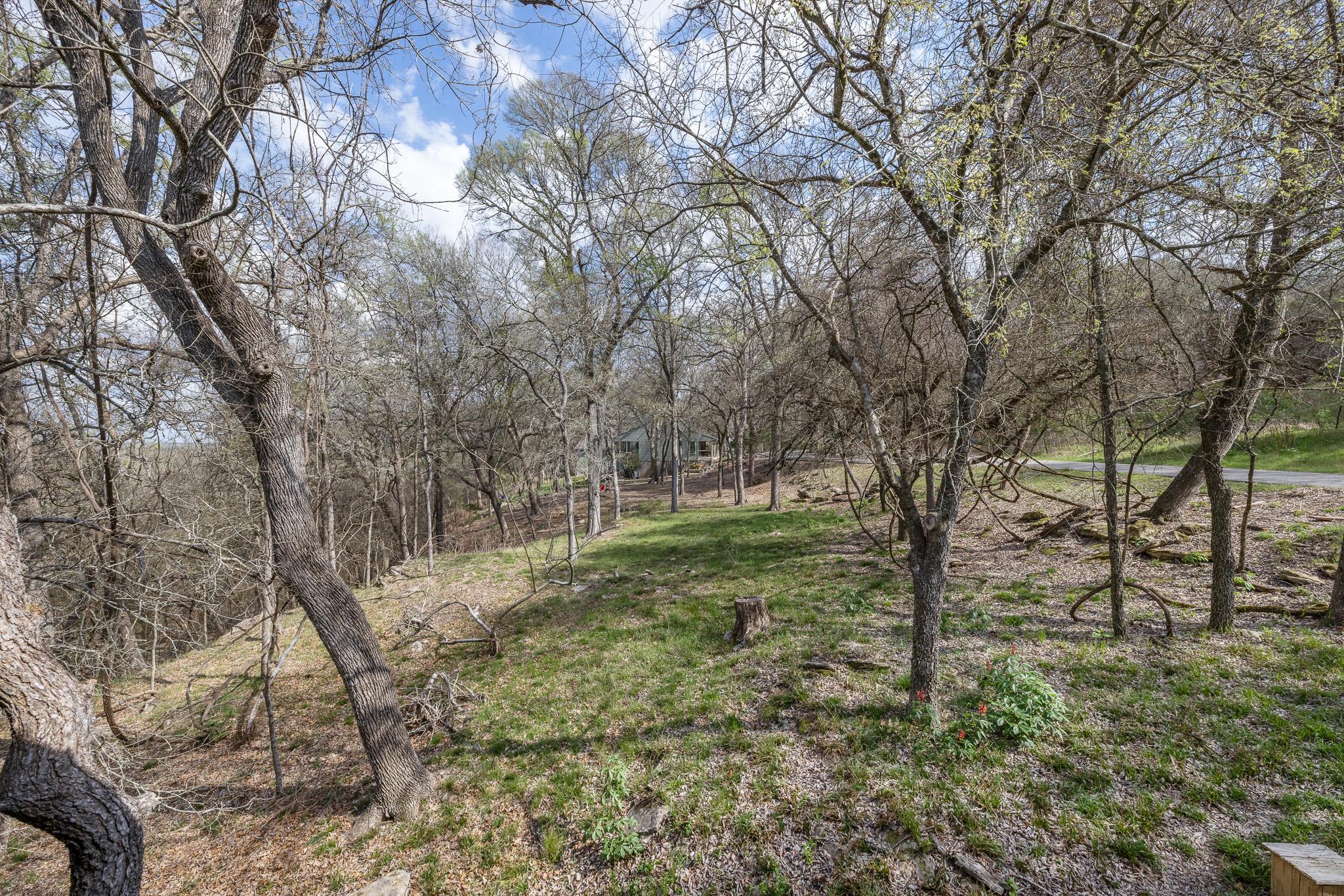 316 Valley View Dr, La Grange, TX 78945