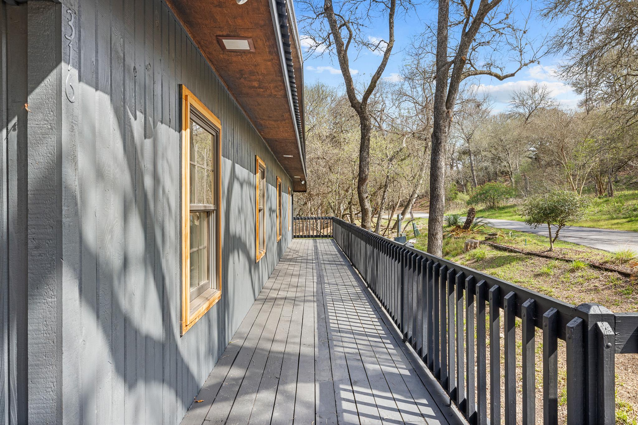 316 Valley View Dr, La Grange, TX 78945