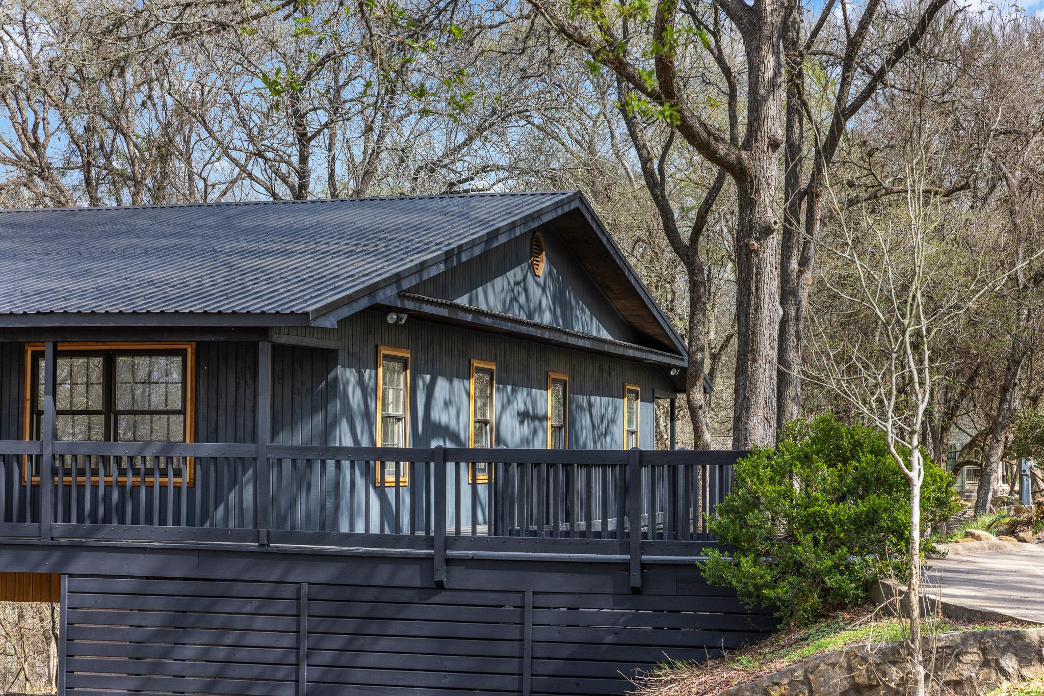 316 Valley View Dr, La Grange, TX 78945