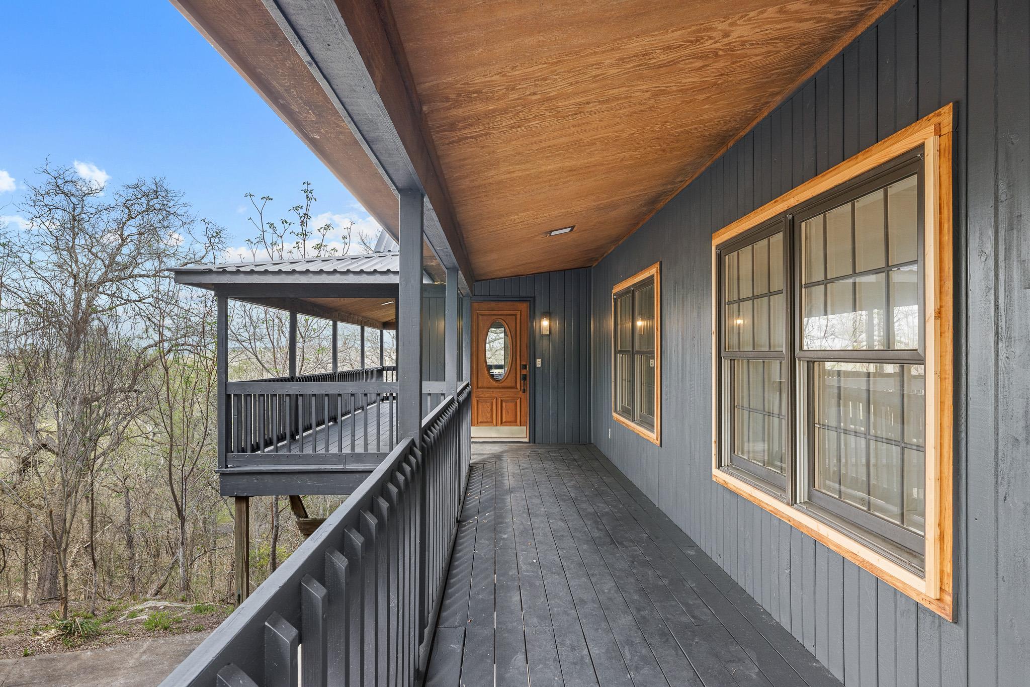 316 Valley View Dr, La Grange, TX 78945