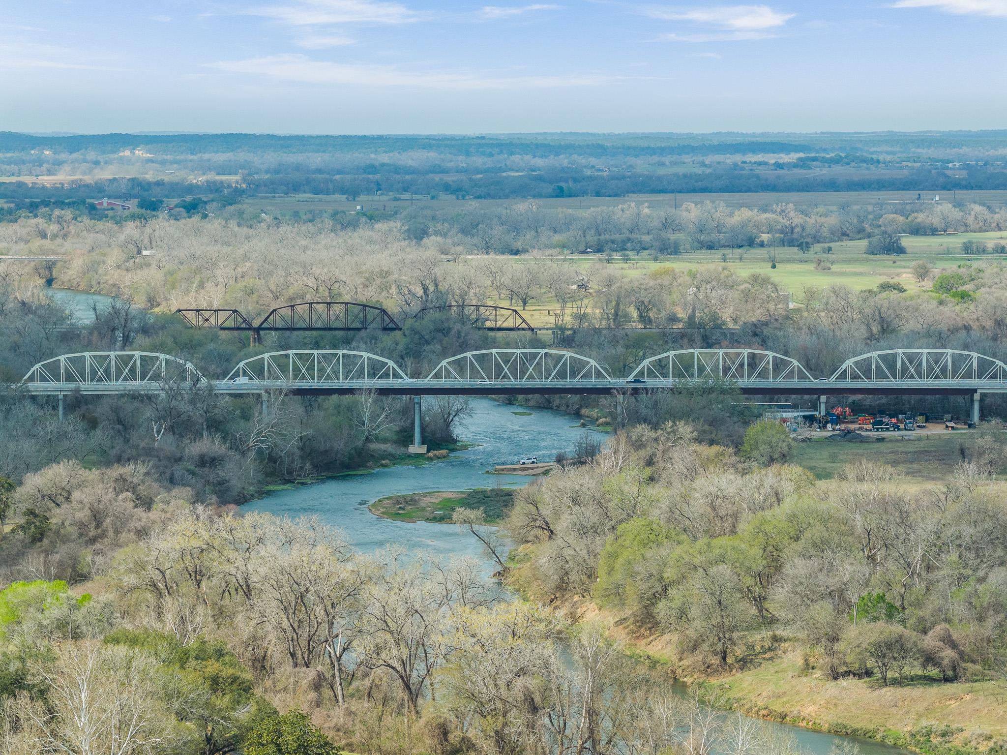 316 Valley View Dr, La Grange, TX 78945