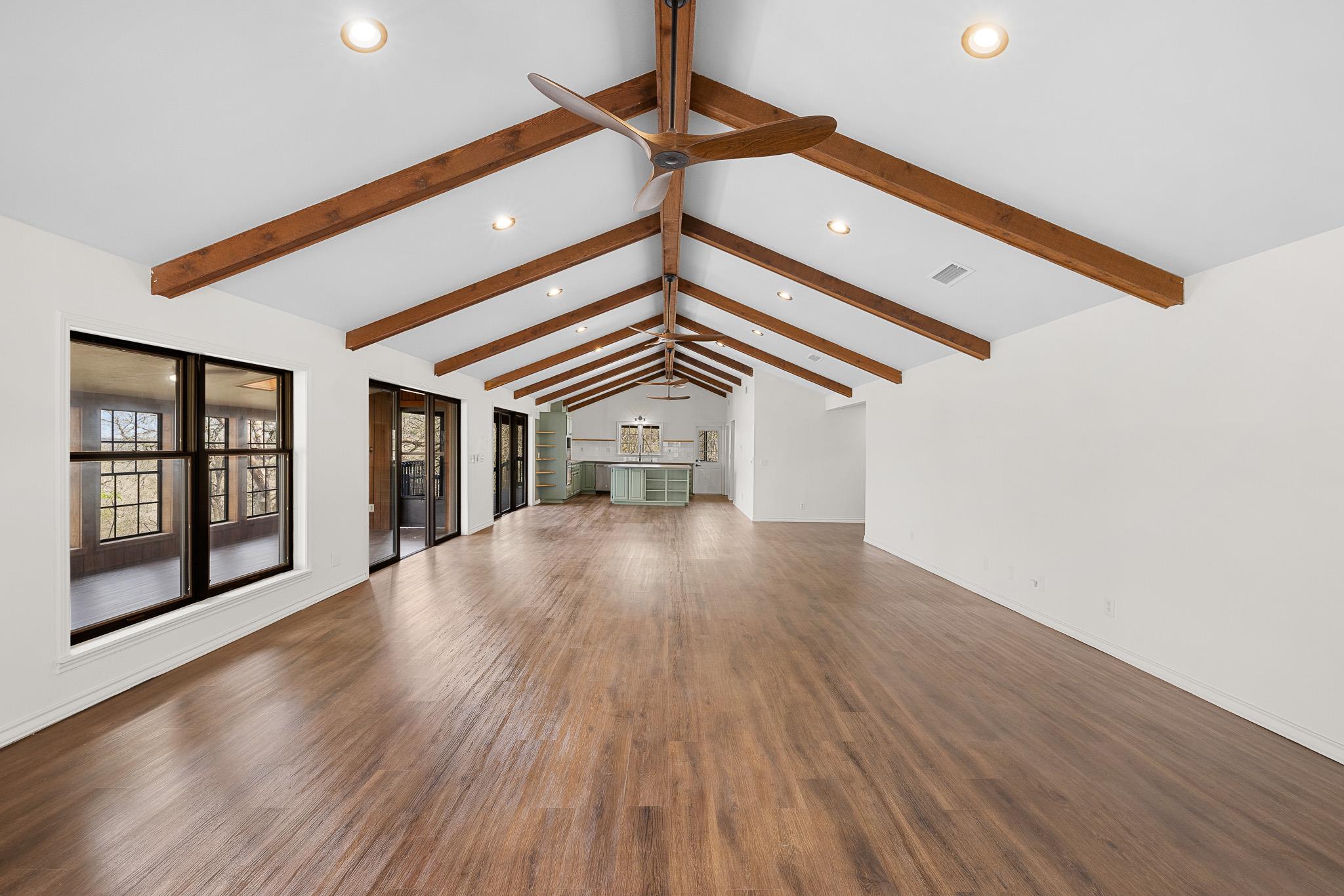 316 Valley View Dr, La Grange, TX 78945