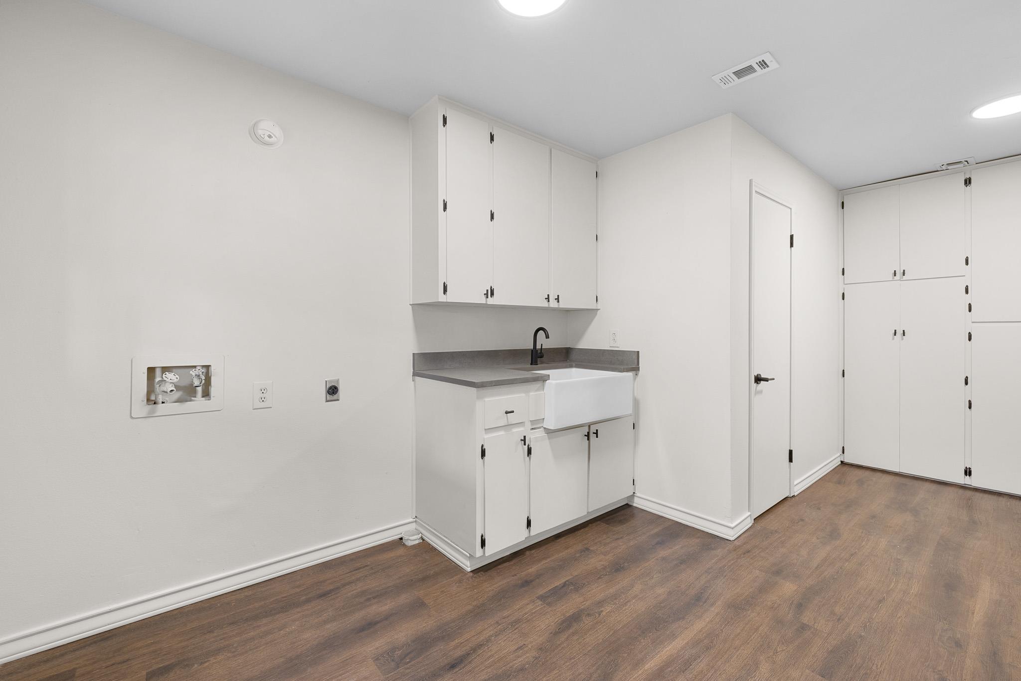 316 Valley View Dr, La Grange, TX 78945