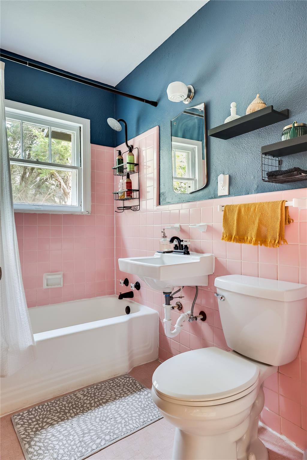 802 Lonesome Trl, Driftwood, TX 78619