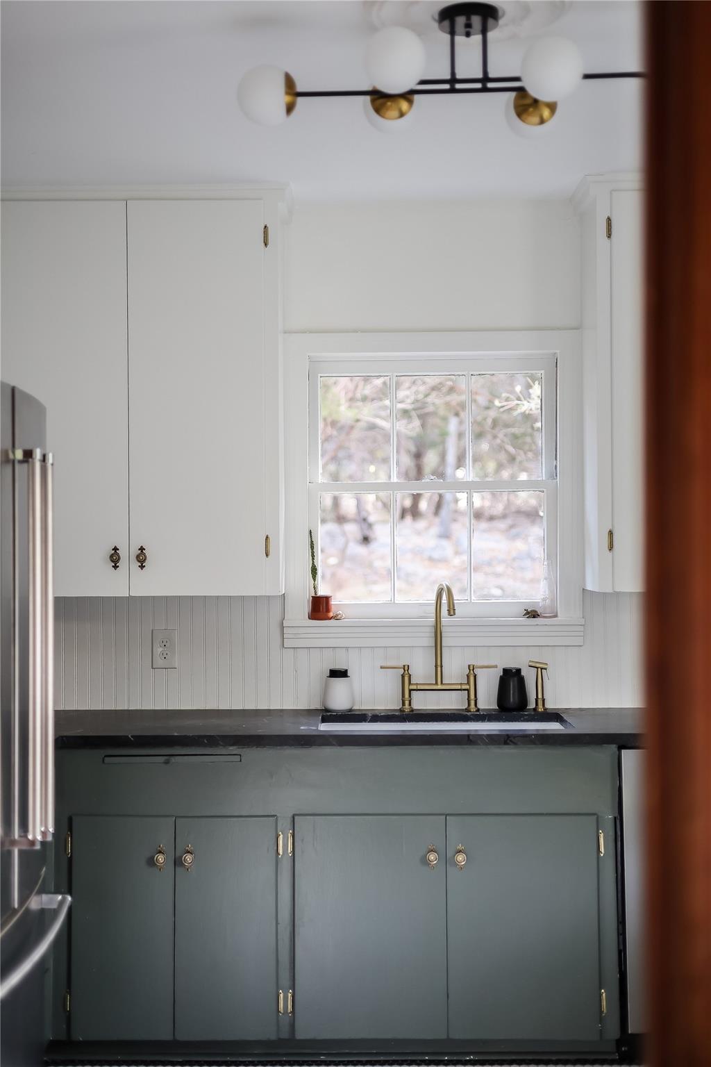 802 Lonesome Trl, Driftwood, TX 78619