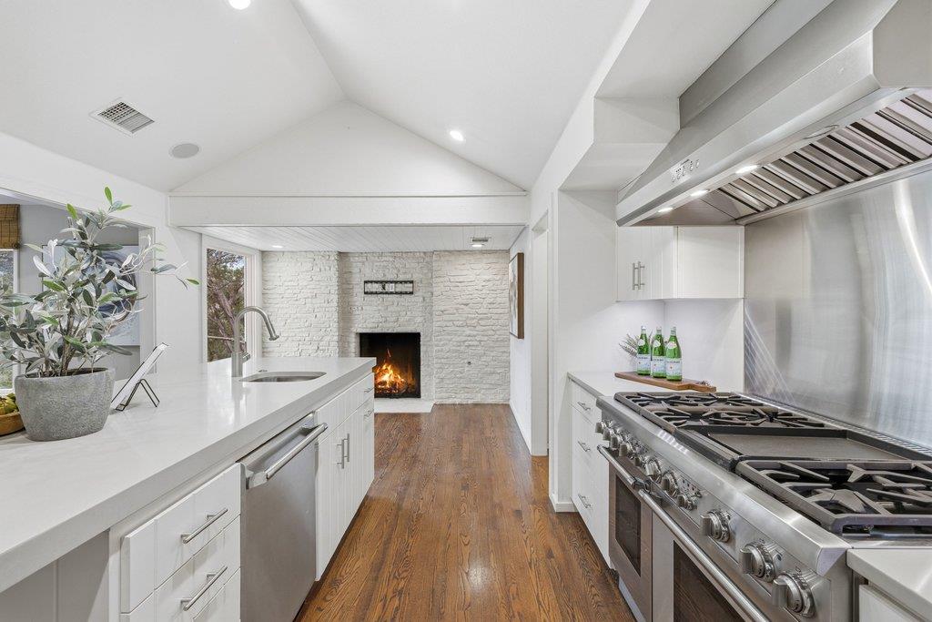 718 Bermuda St, Lakeway, TX 78734