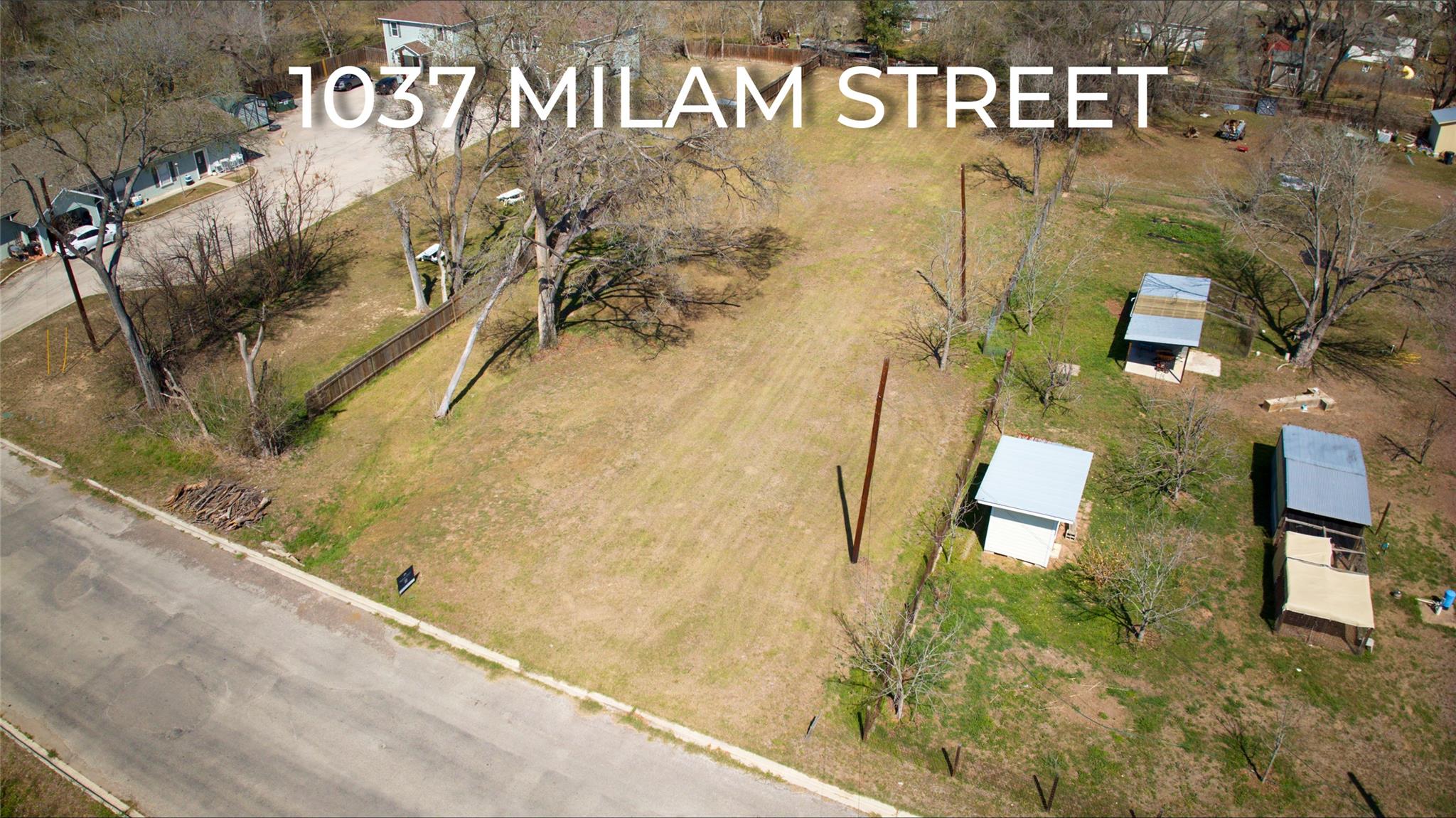 1037 Milam St, Luling, TX 78648