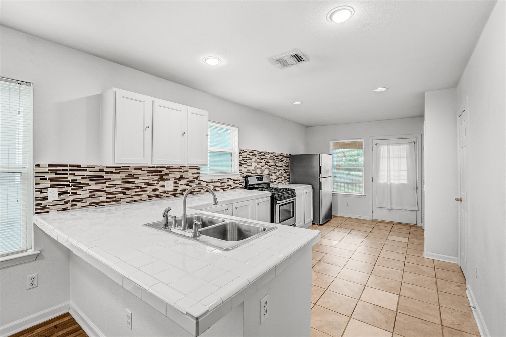 6906 CARVER Ave # A, Austin, TX 78752