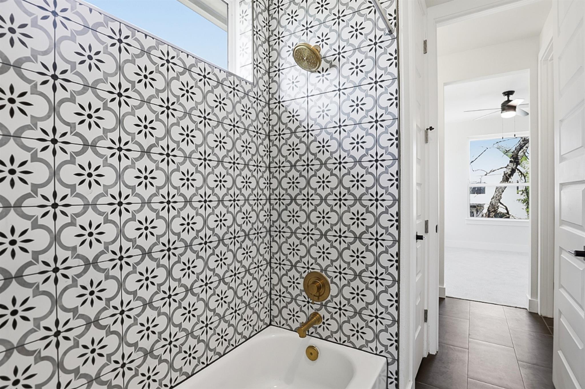 2301 E 10th St, Austin, TX 78702