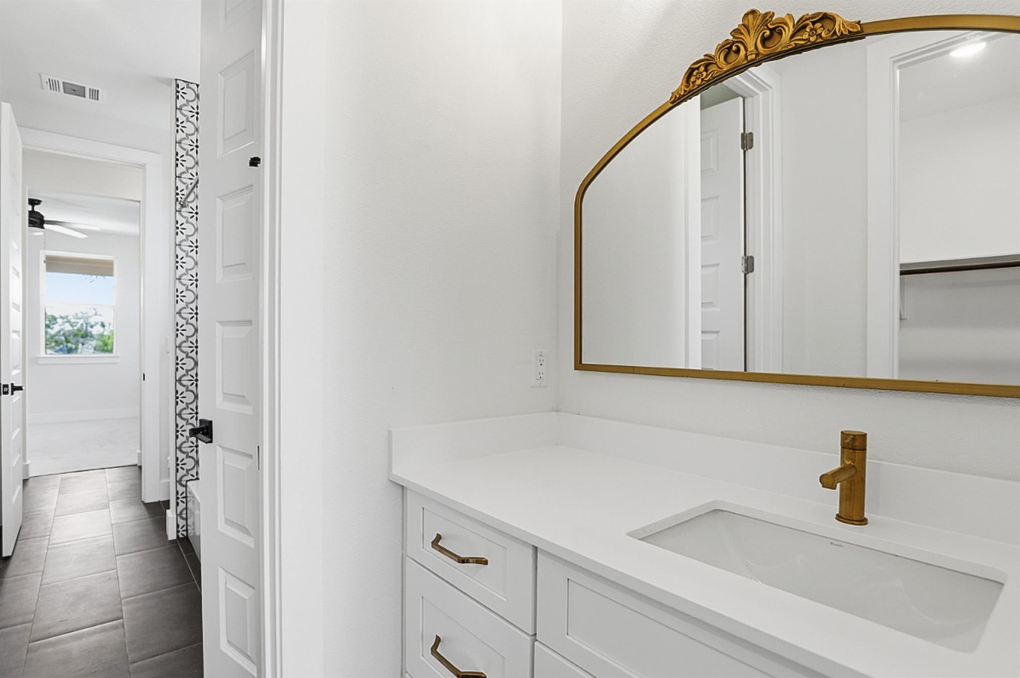 2301 E 10th St, Austin, TX 78702