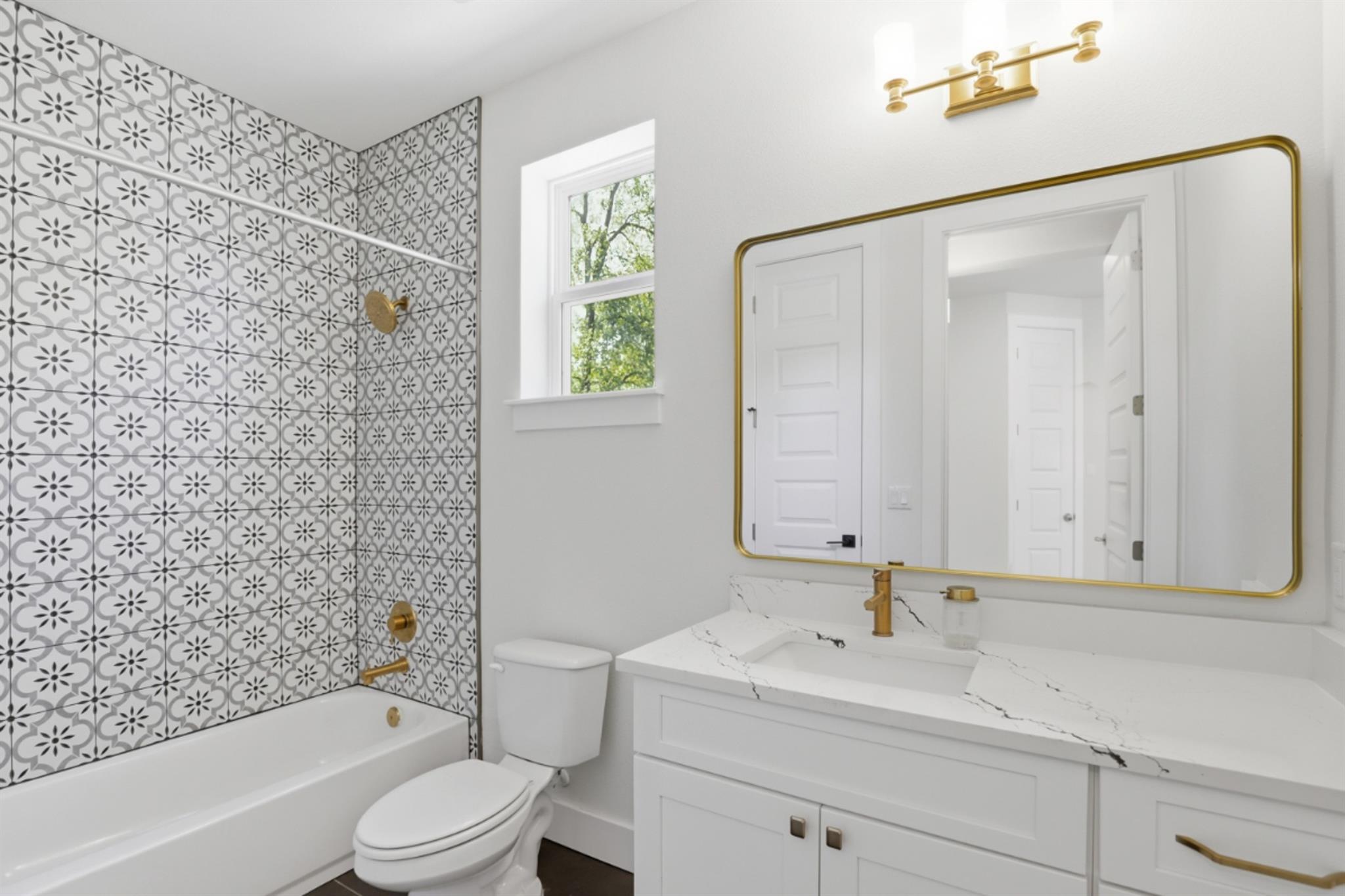 2301 E 10th St, Austin, TX 78702