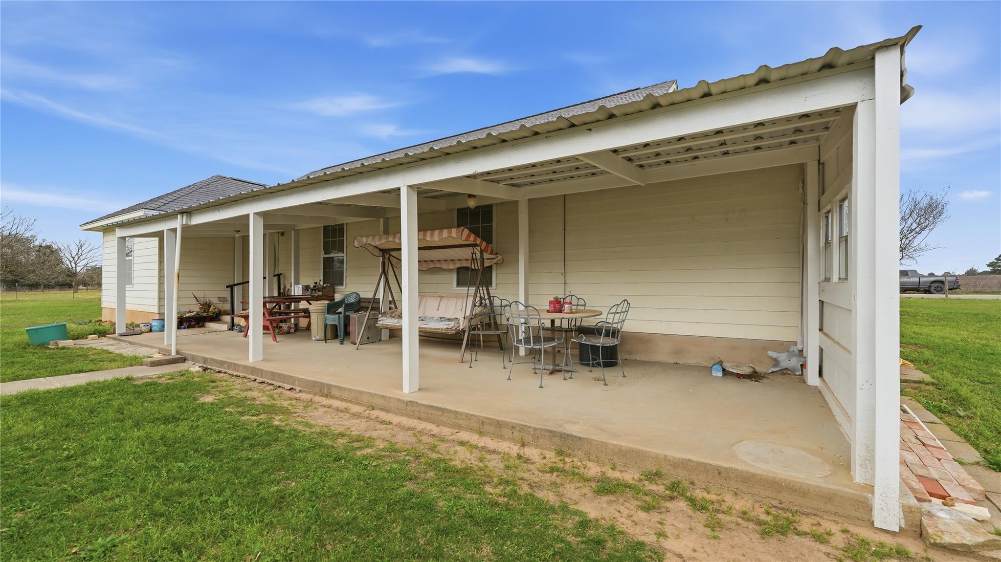 369 Young School House Rd, Smithville, TX 78957