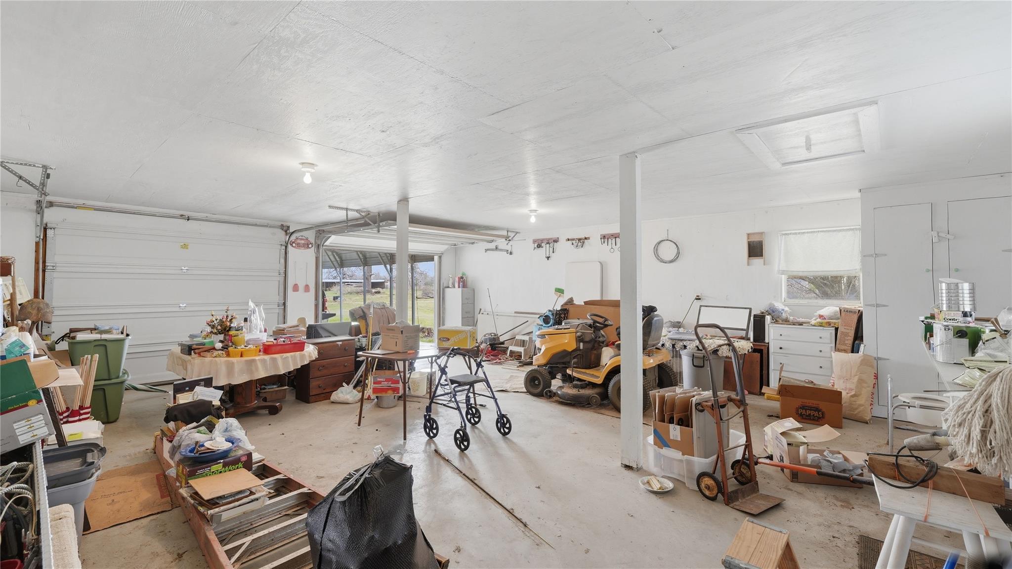 369 Young School House Rd, Smithville, TX 78957