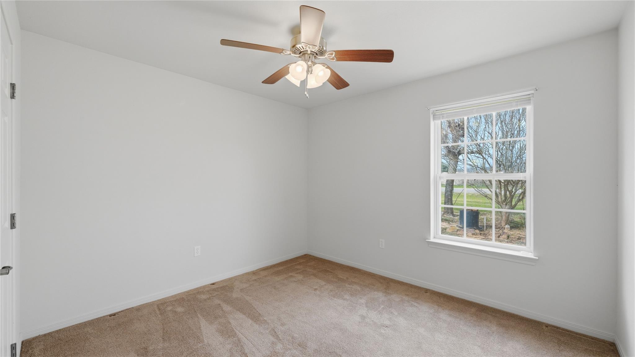 369 Young School House Rd, Smithville, TX 78957